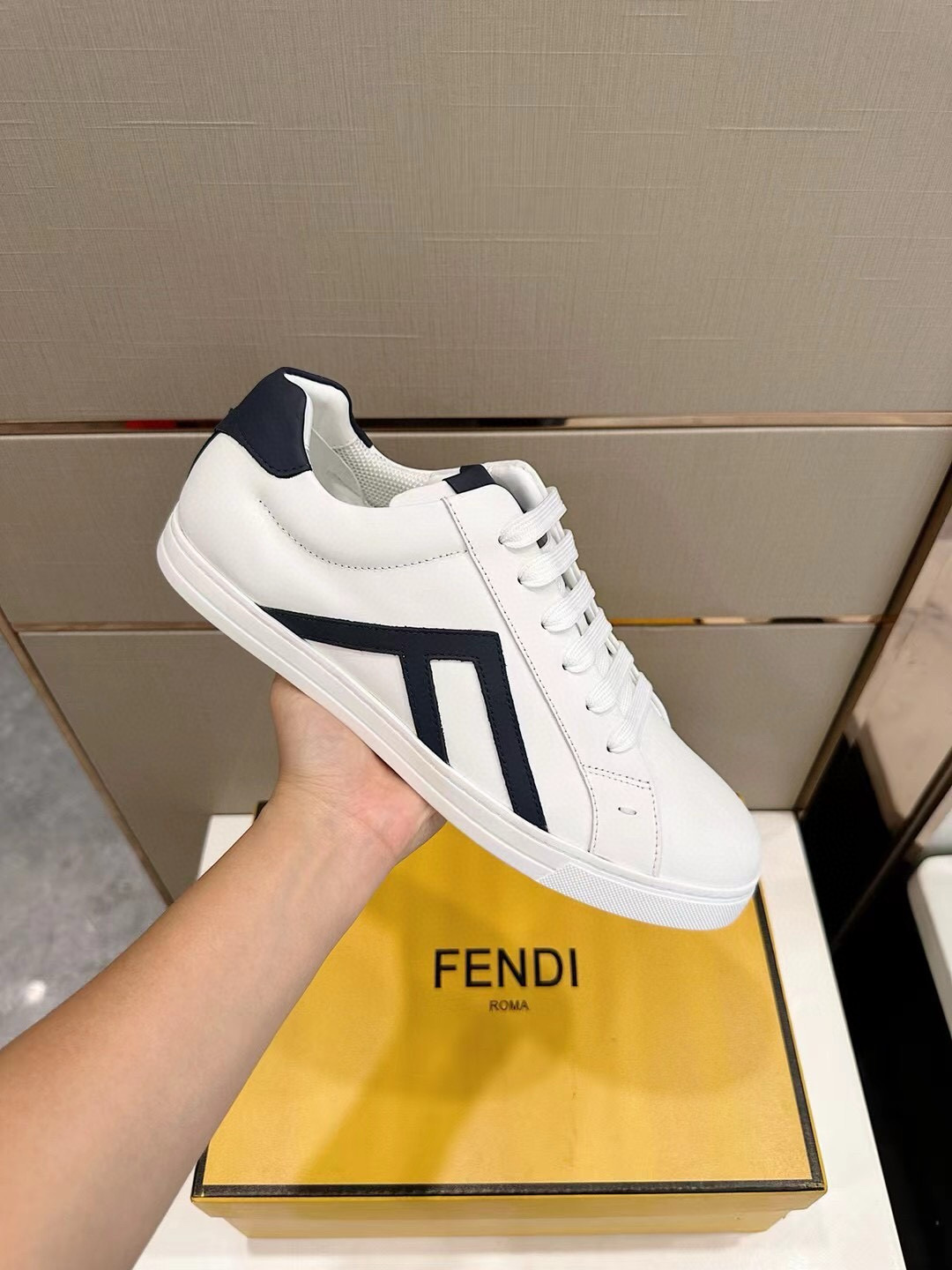 Fendi FF Leather Low-Top Sneakers White/Black