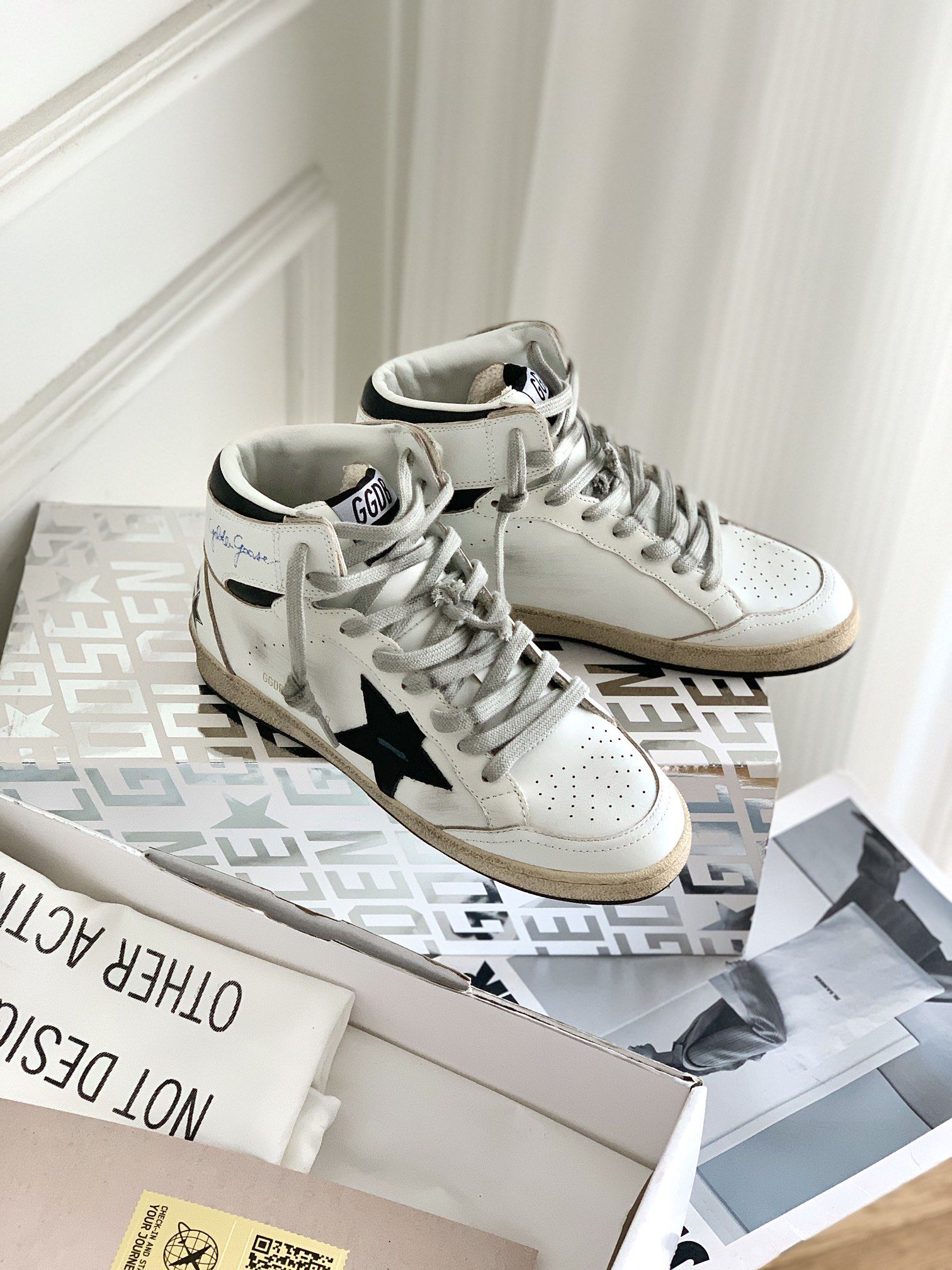Golden Goose SKY-STAR High-Top Sneakers White/Black