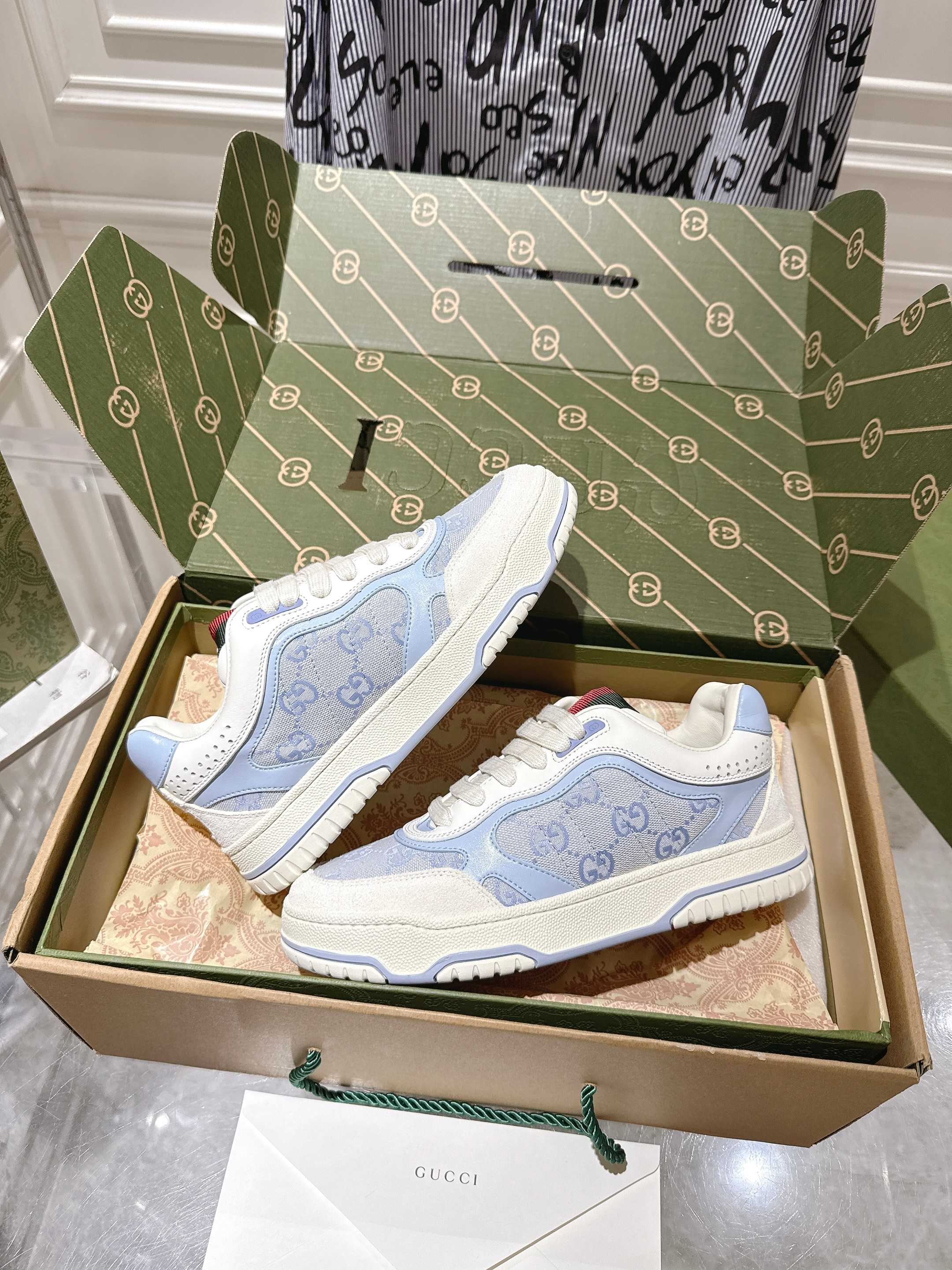 Gucci Retro Low-Top Sneakers Blue/White