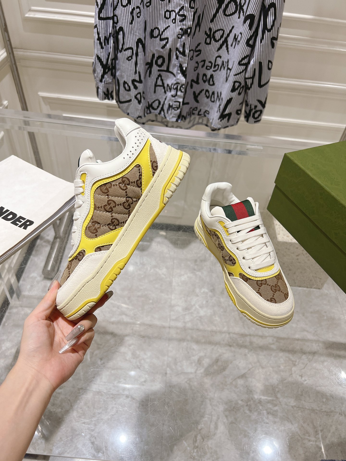Gucci Retro Distressed Low-Top Sneakers Multi-Color