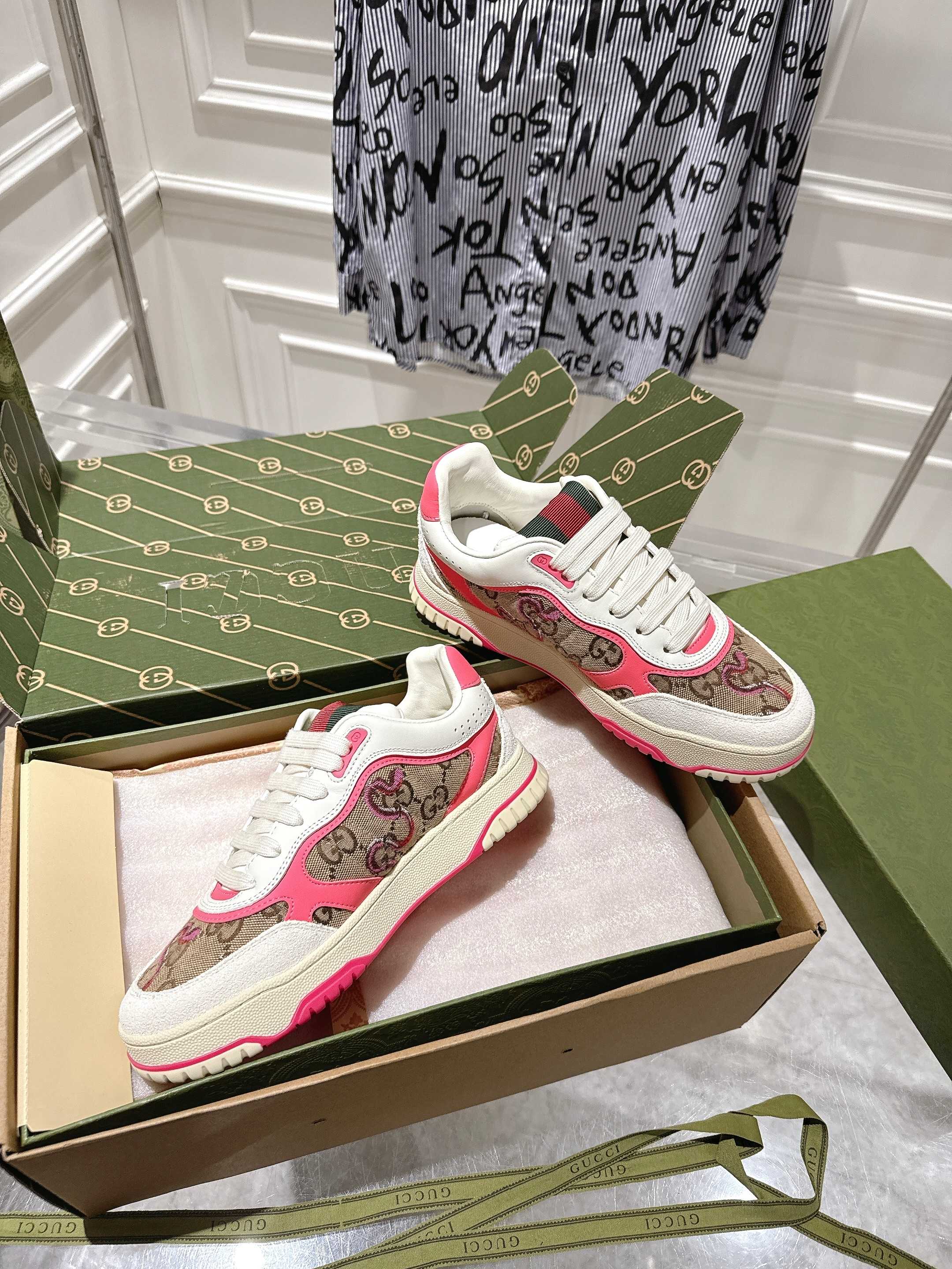 Gucci Retro GG Sneakers Pink