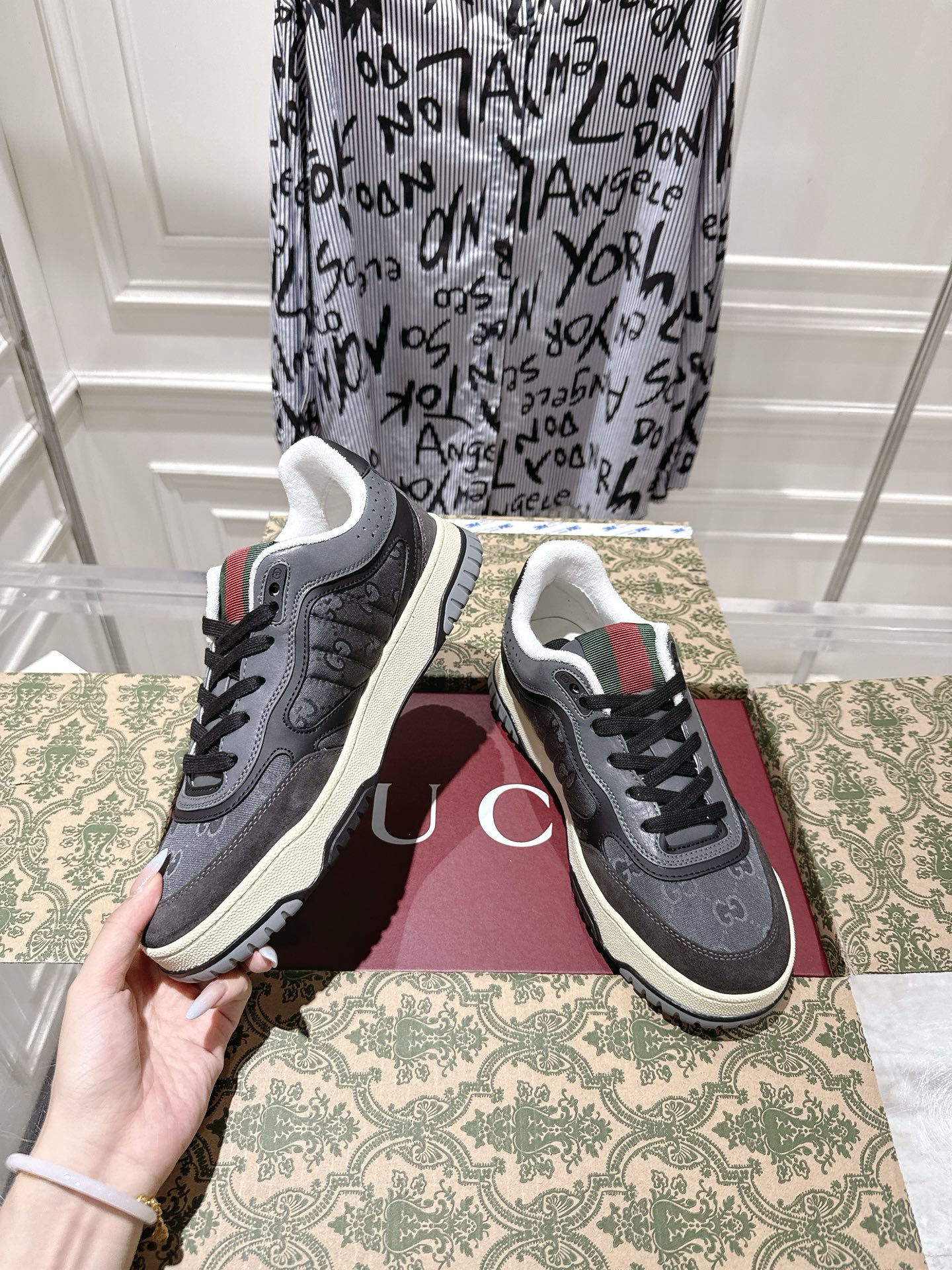 Gucci Vintage Distressed Low-Top Sneakers Grey