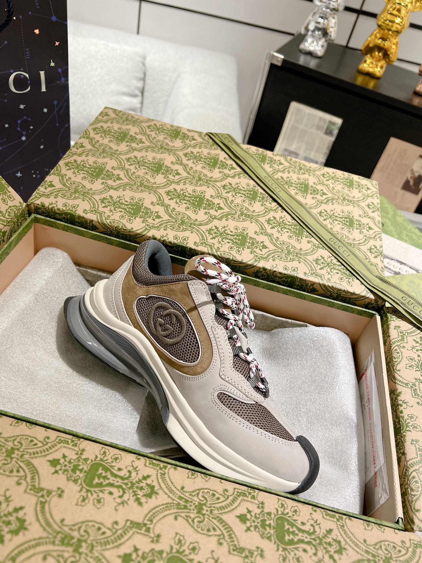 Gucci Run Chunky Sneakers Beige