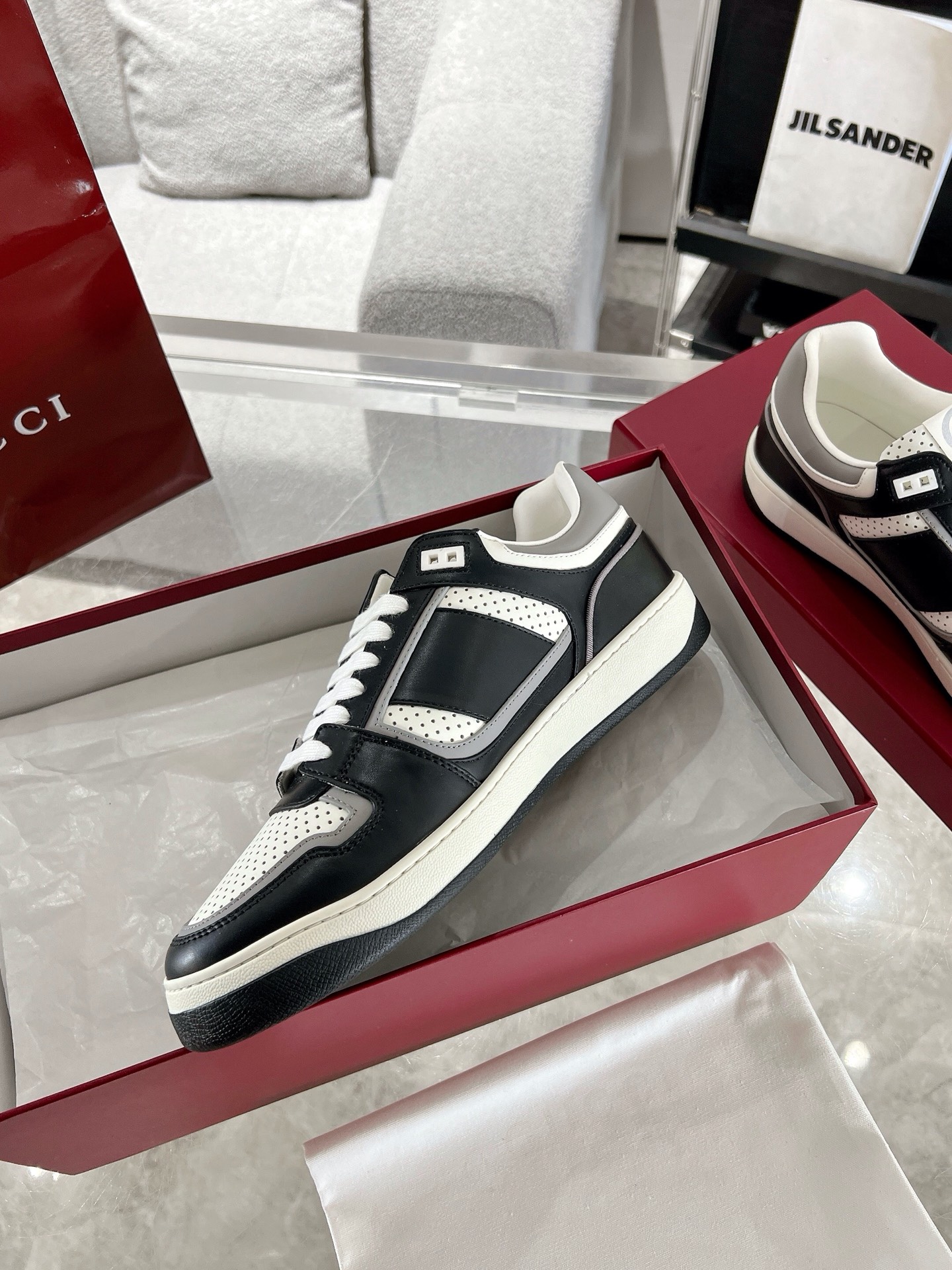 Gucci GG Retro Defense Sneakers Black/White