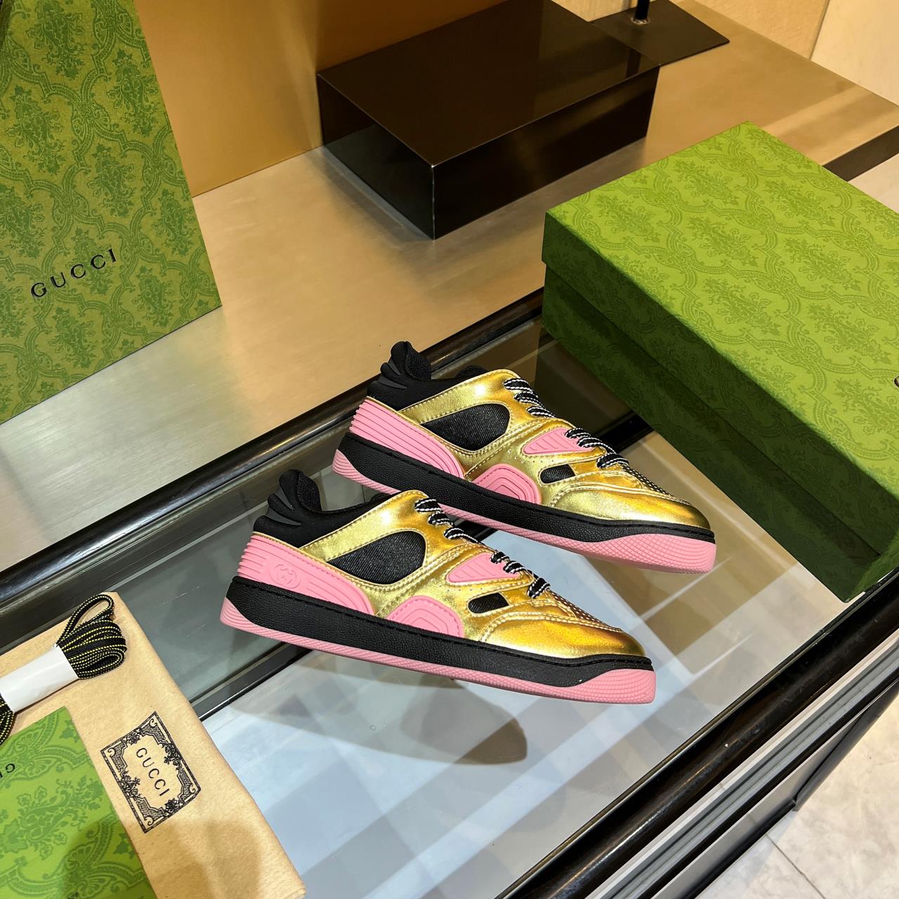 Gucci Low-Top Sneakers Gold/Pink