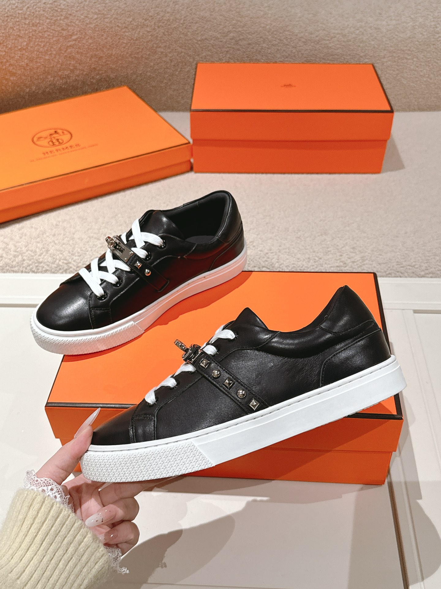 Hermes Kelly Buckle Low-Top Sneakers Black