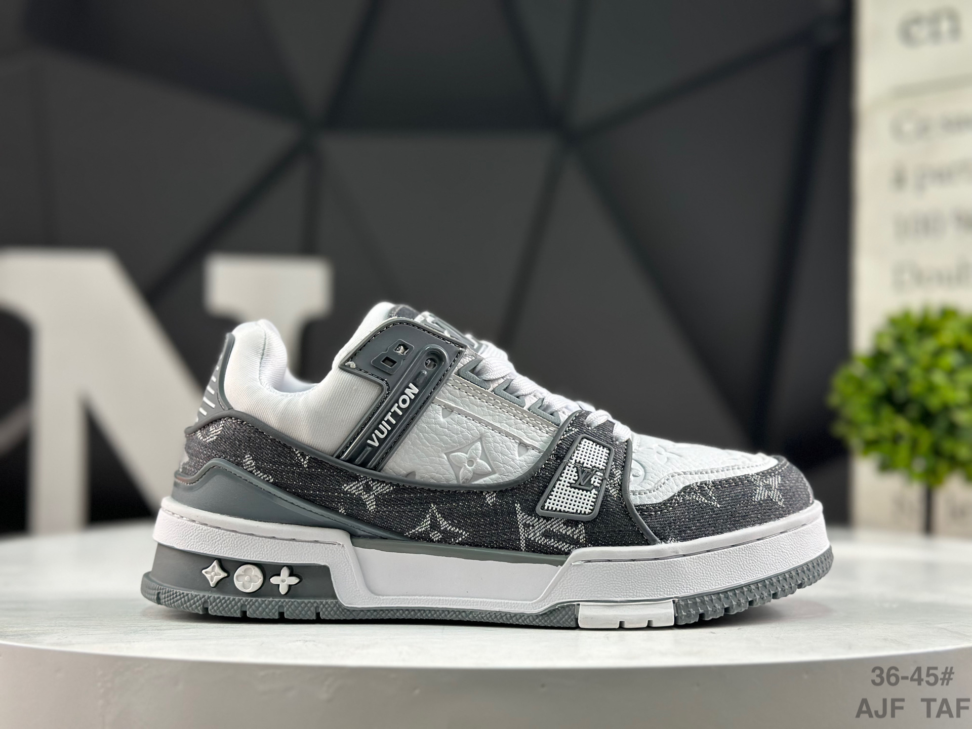 Louis Vuitton Trainer Maxi Low Sneaker Multicolor