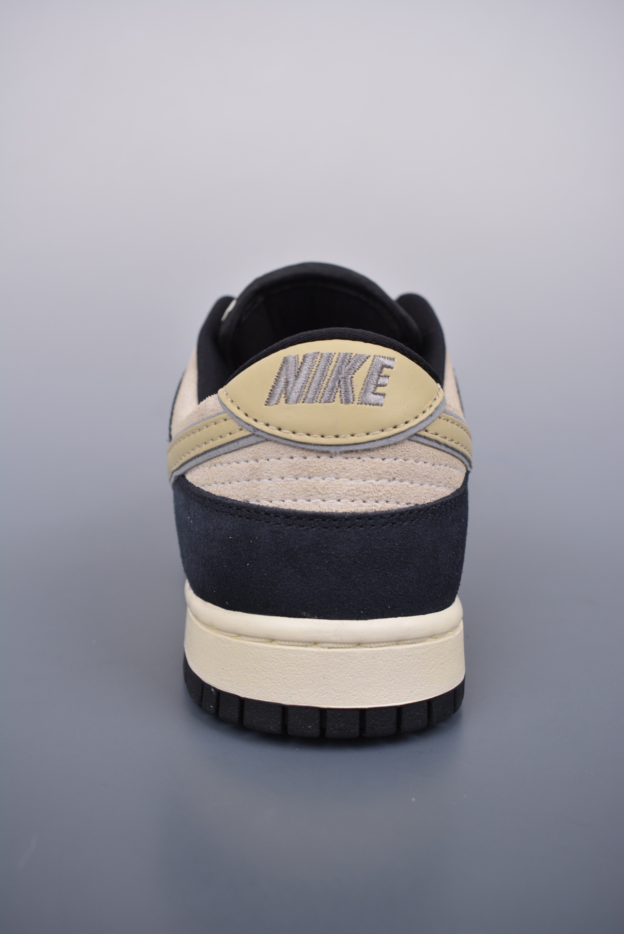 Nike SB Dunk Low Suede Grey Black