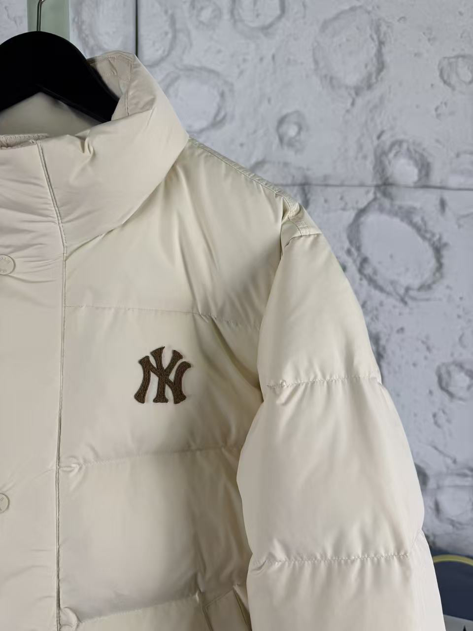 MLB NY Logo Down Puffer Jacket Cream