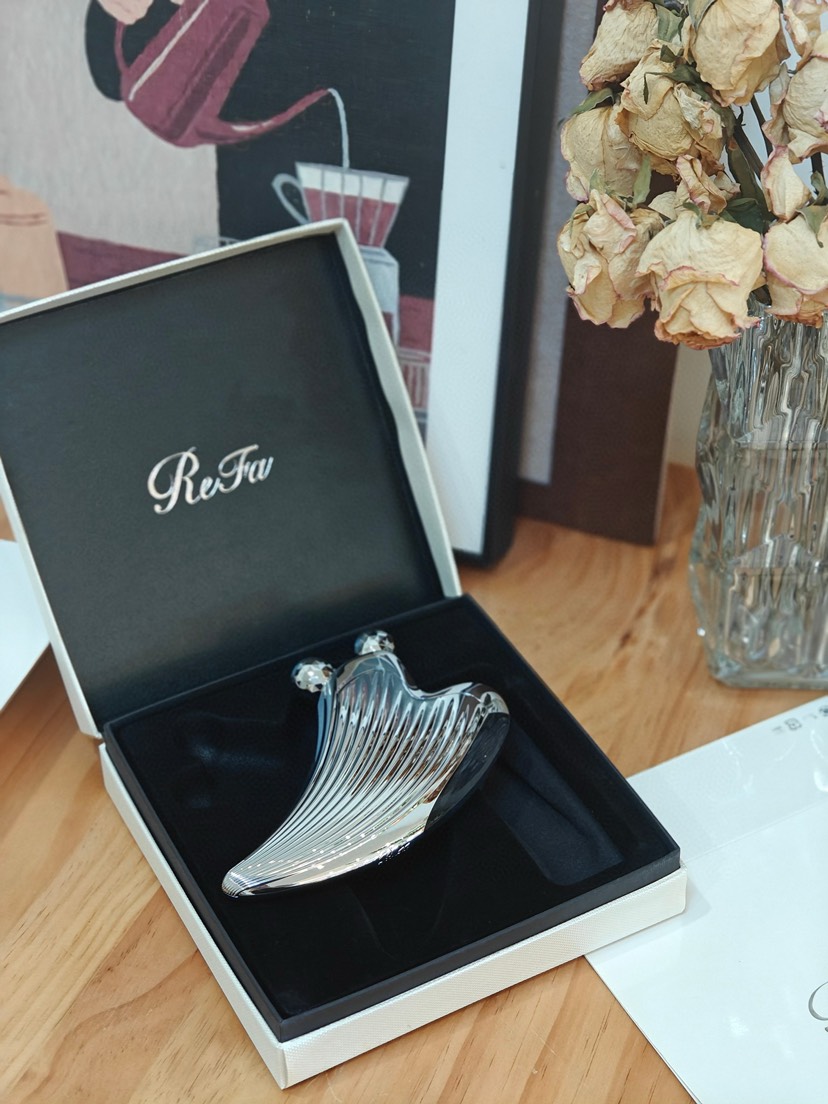 ReFa Microcurrent Gua Sha Silver