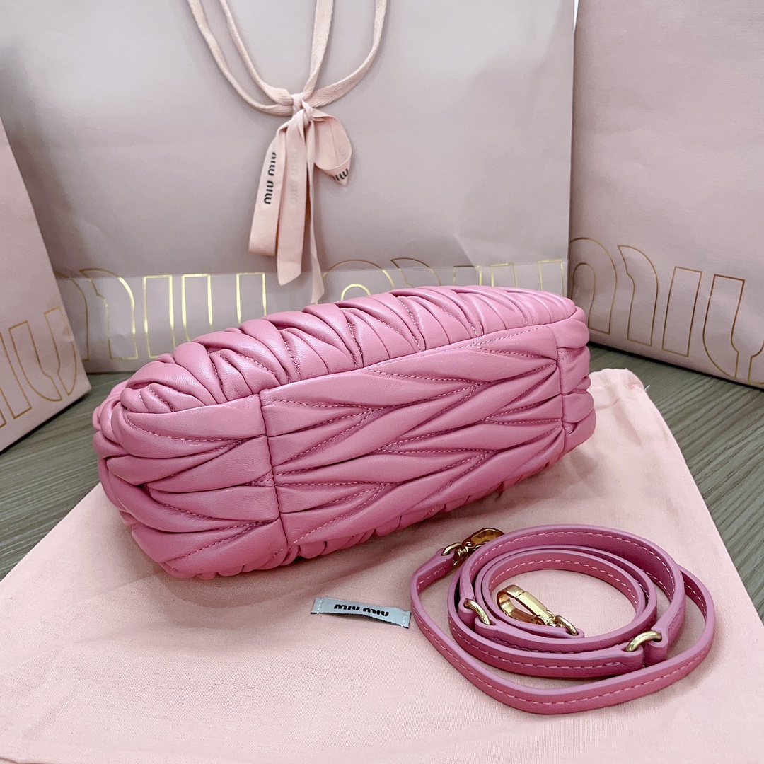 Miu Miu Miu Wander Matelasse Bag Pink