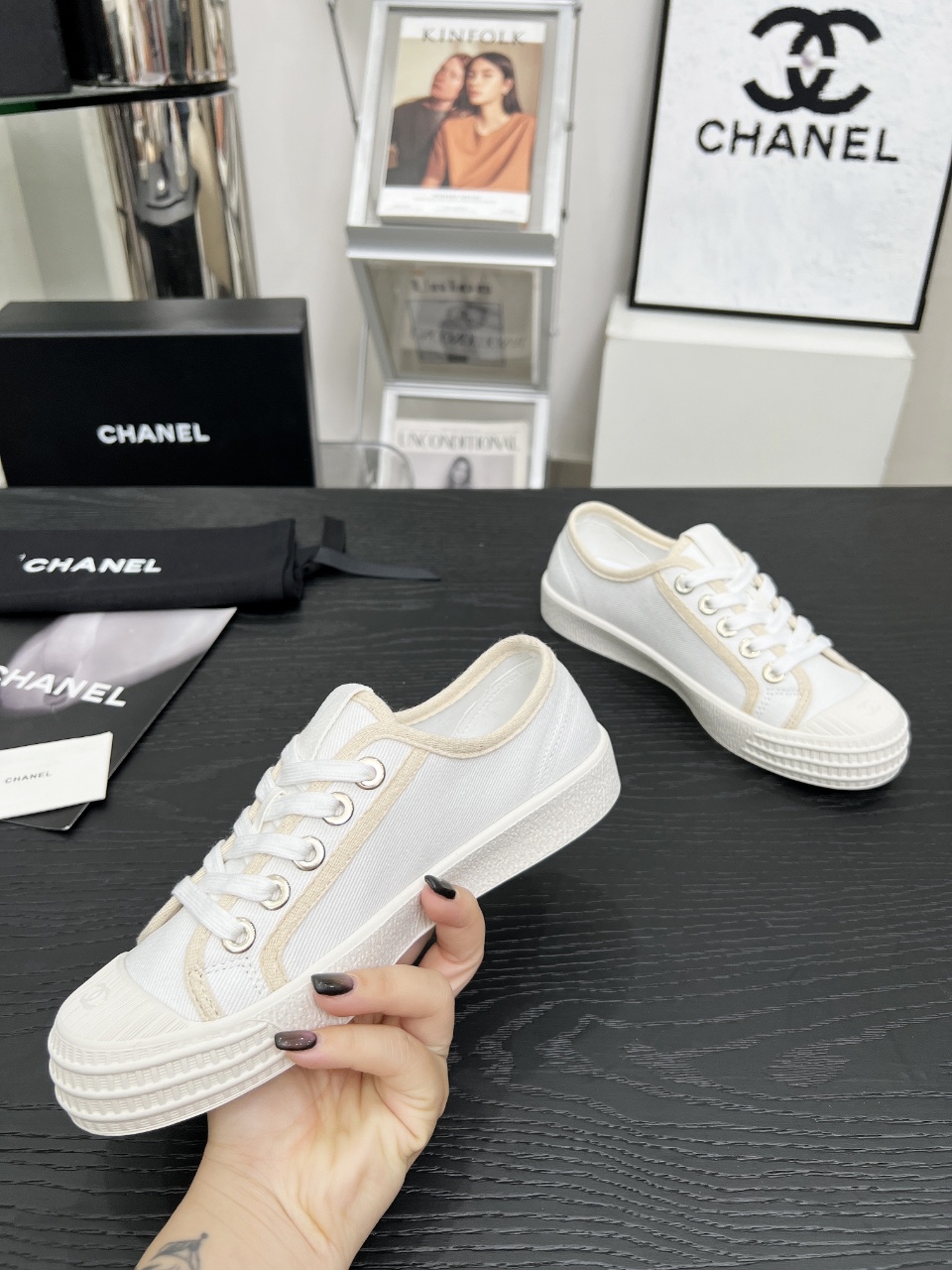 Chanel Vintage Low-Top Sneakers Off-White