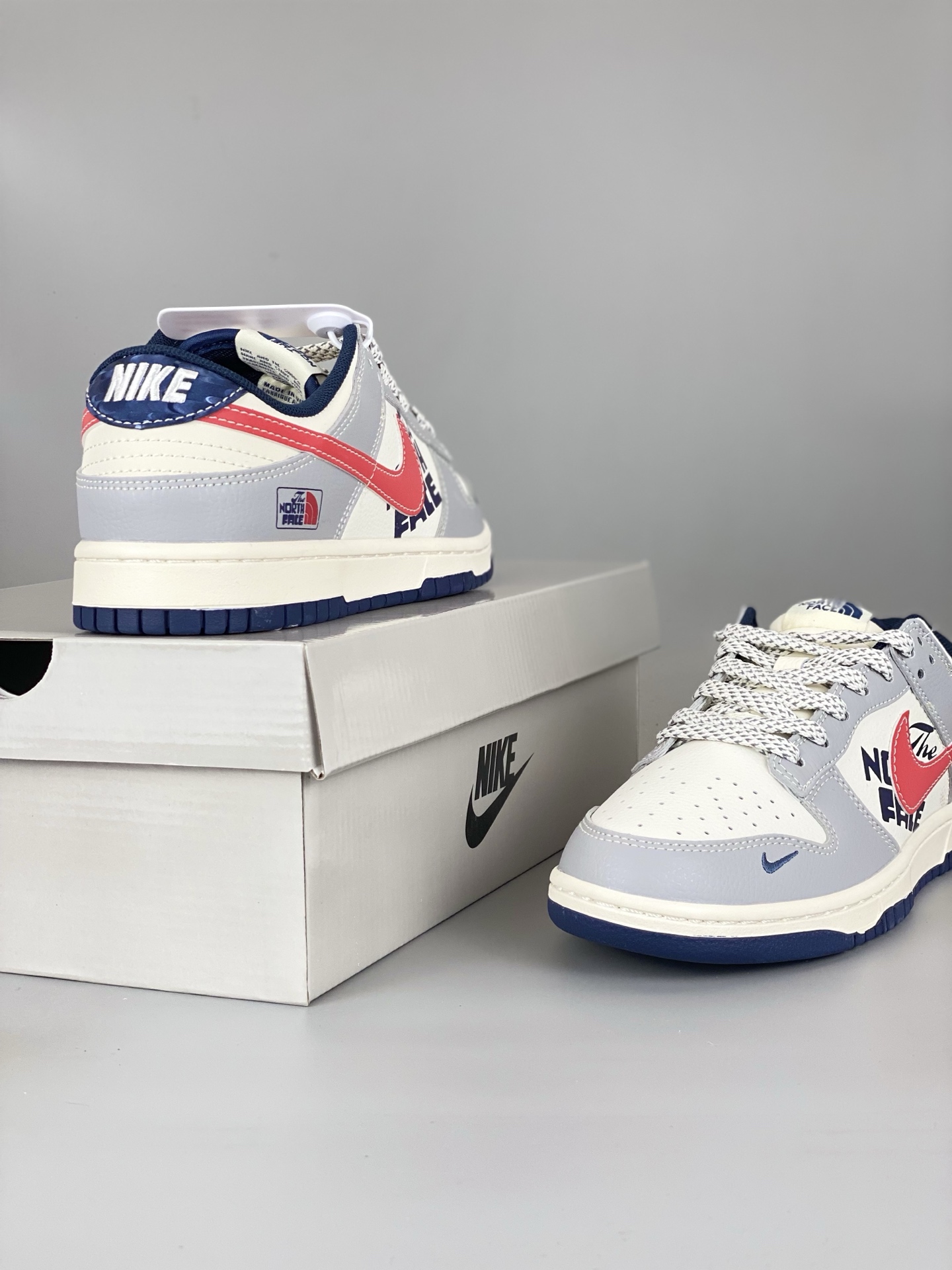 Nike SB Dunk TNF Grey Red