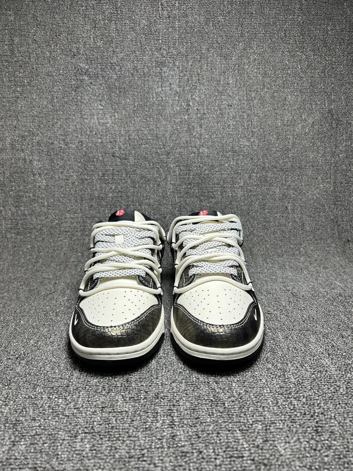 Nike SB Dunk Low Black White