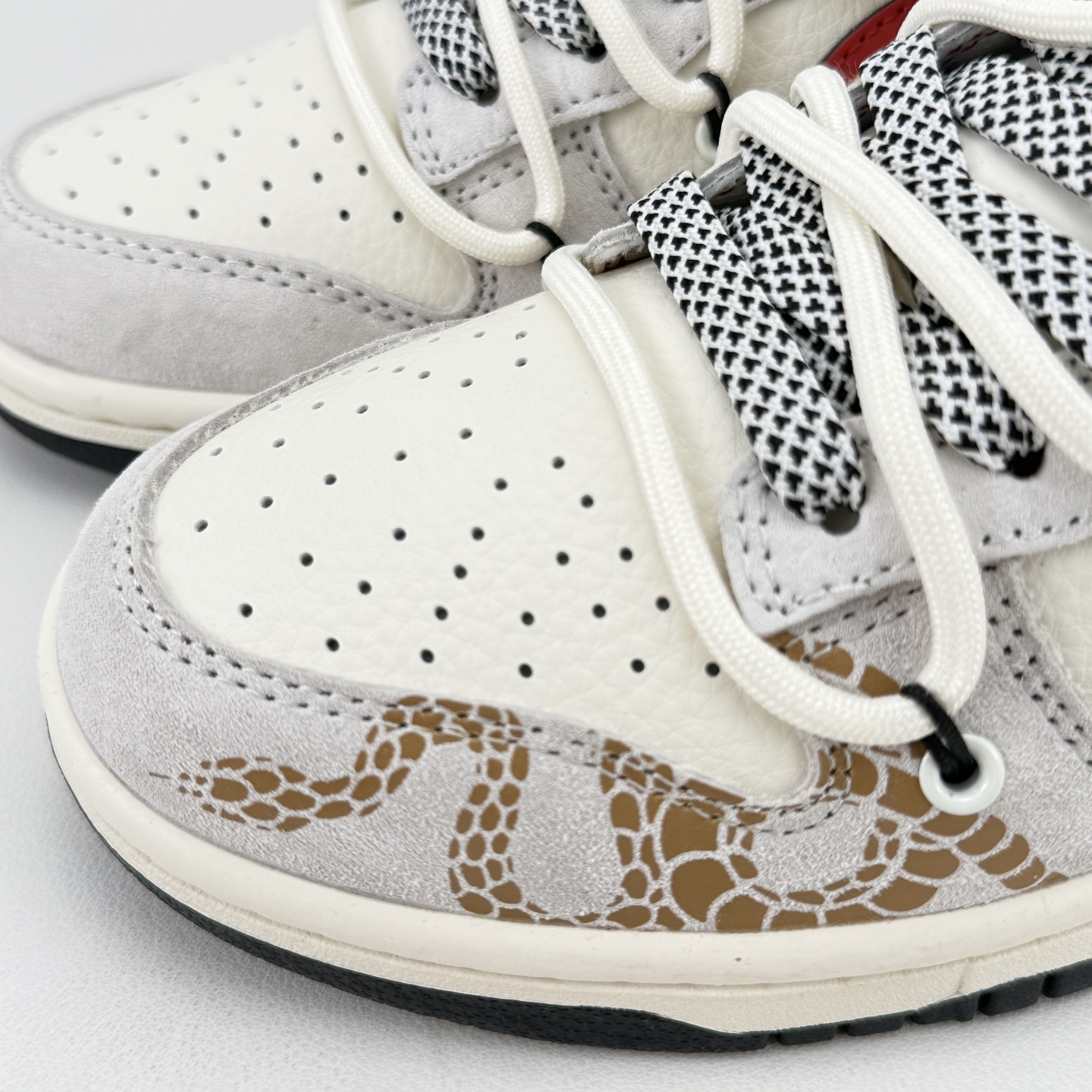 Nike SB Dunk Low White Gold