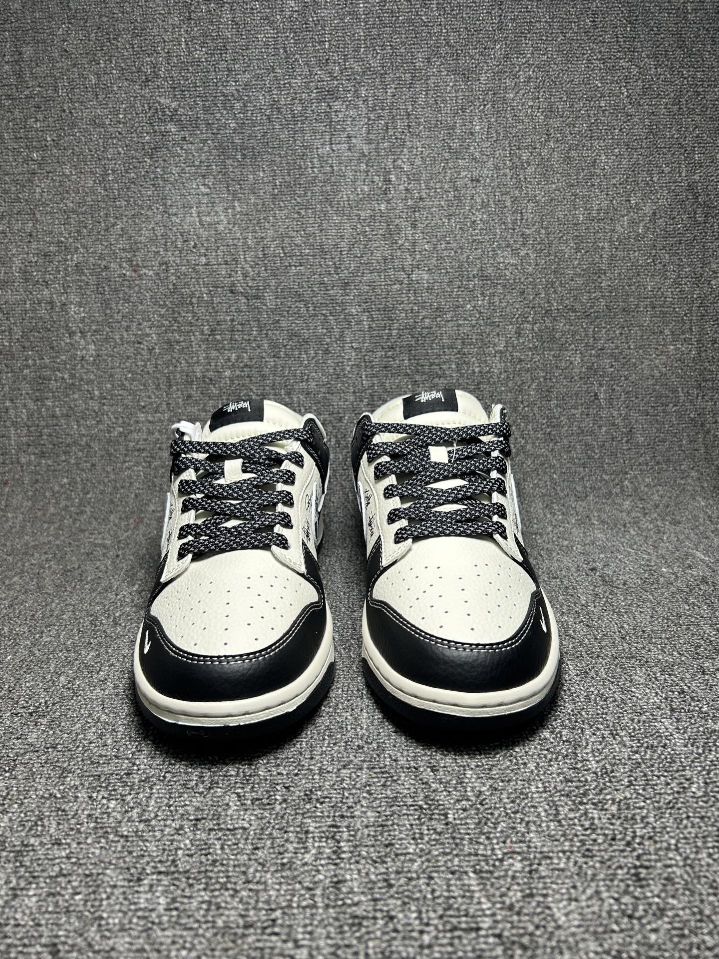 Nike SB Dunk Low Black White