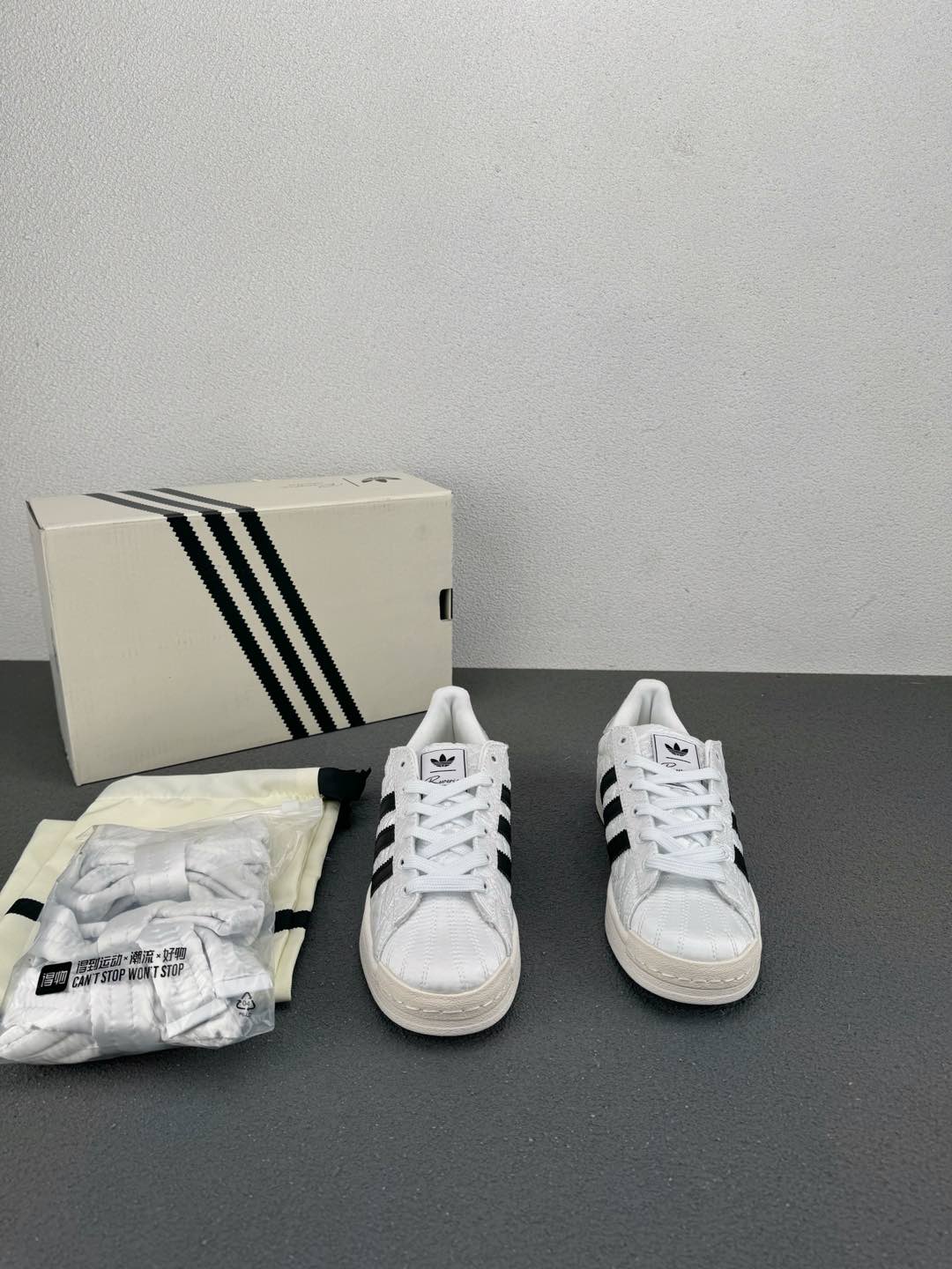 Adidas Originals Superstar W Caroline Hu Bow Sneakers White/Black