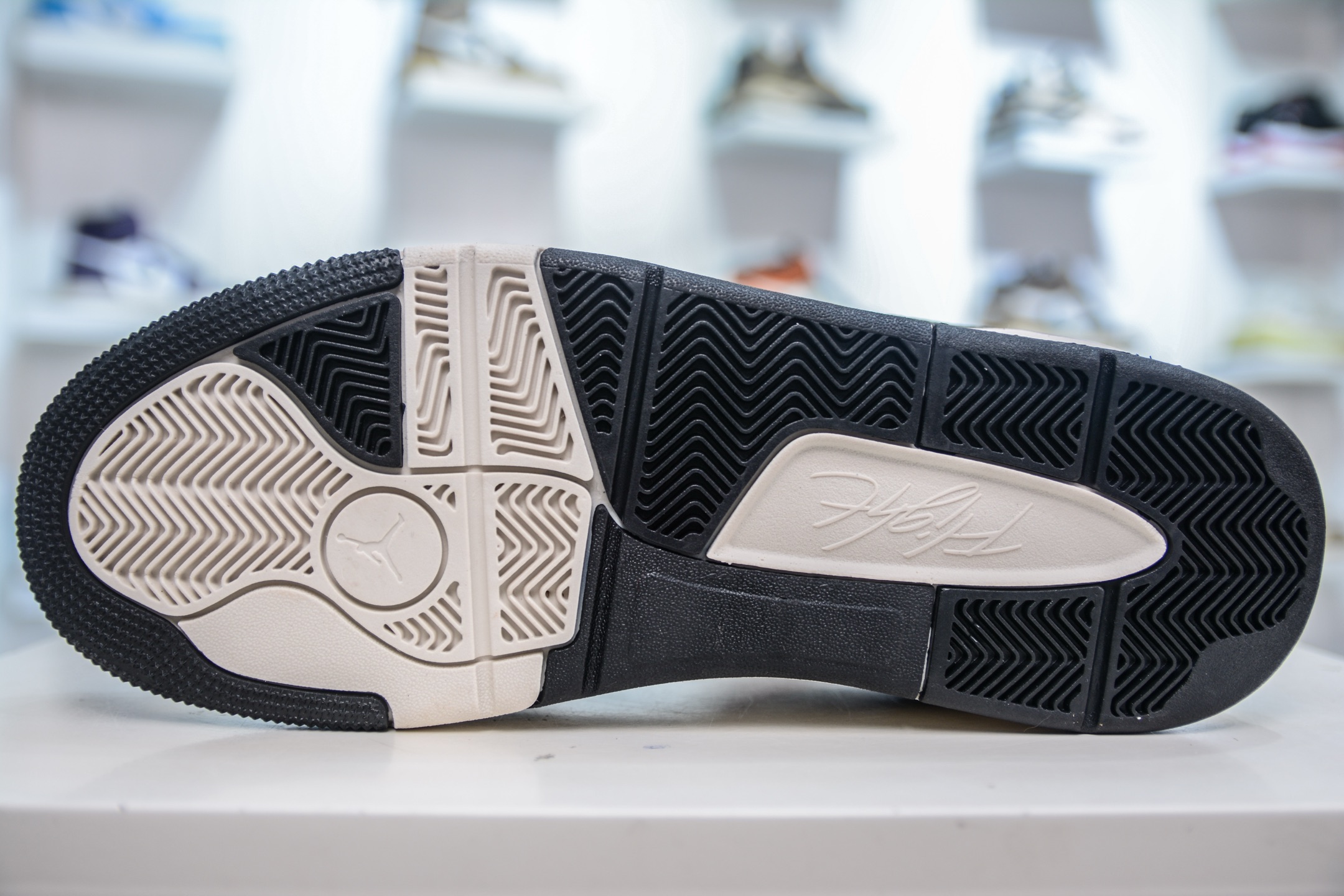 Jordan Flight Court Low Retro Sneaker Black/White