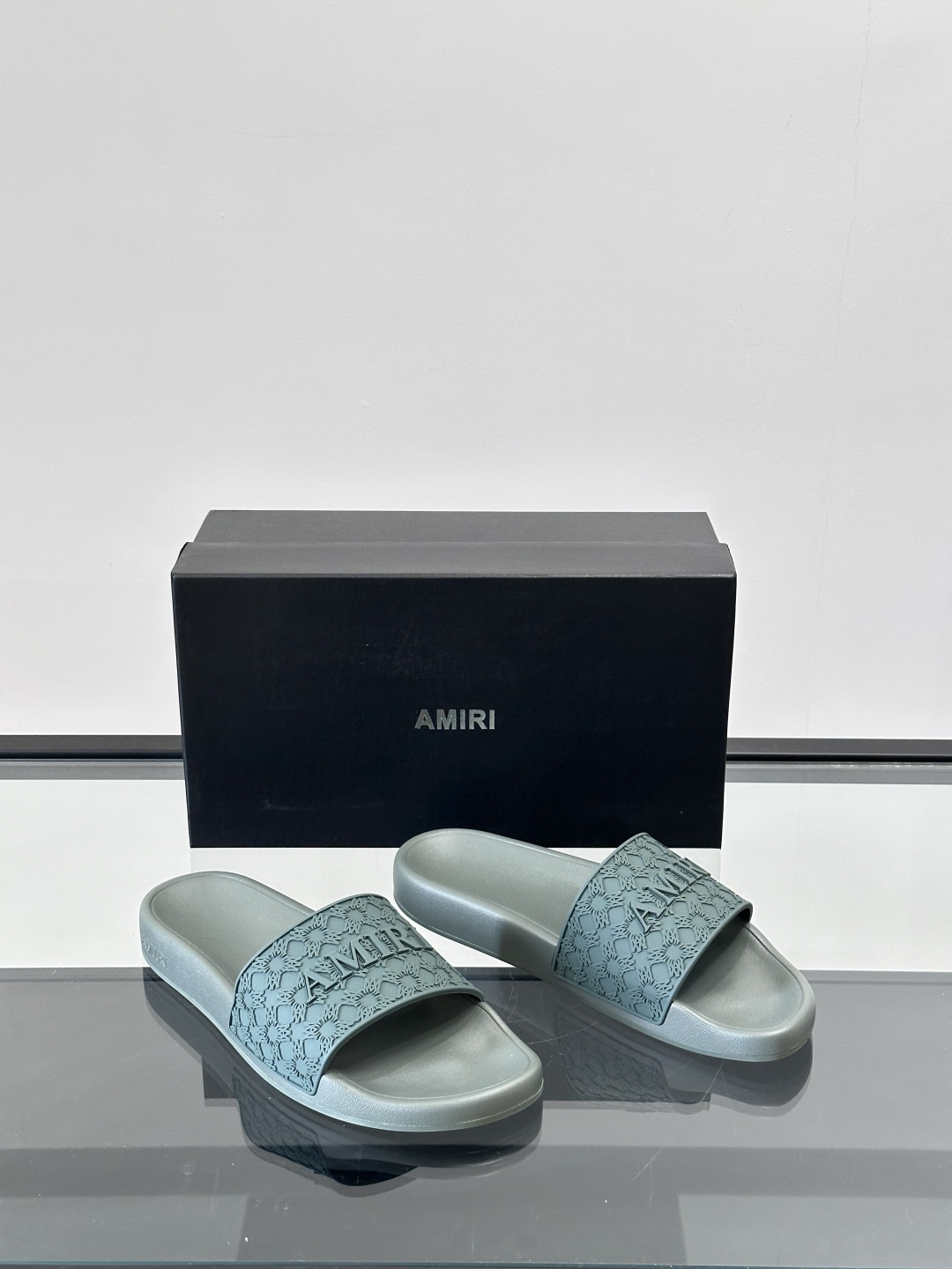 Amiri Embossed Logo Slides Green