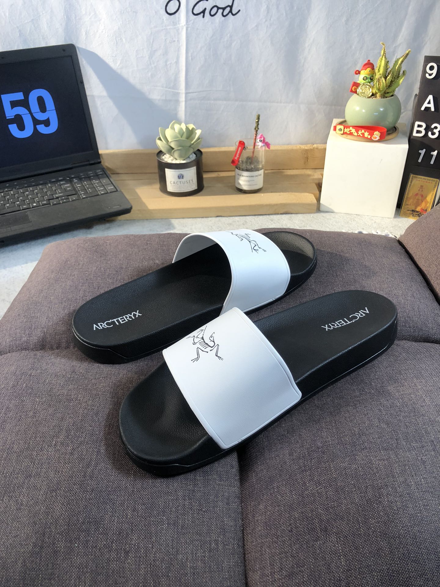 Arc'teryx Slide Sandals Cushioned White