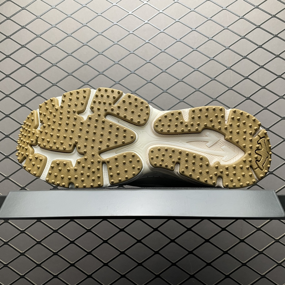 Off-White Low-Top Retro Sneaker Beige