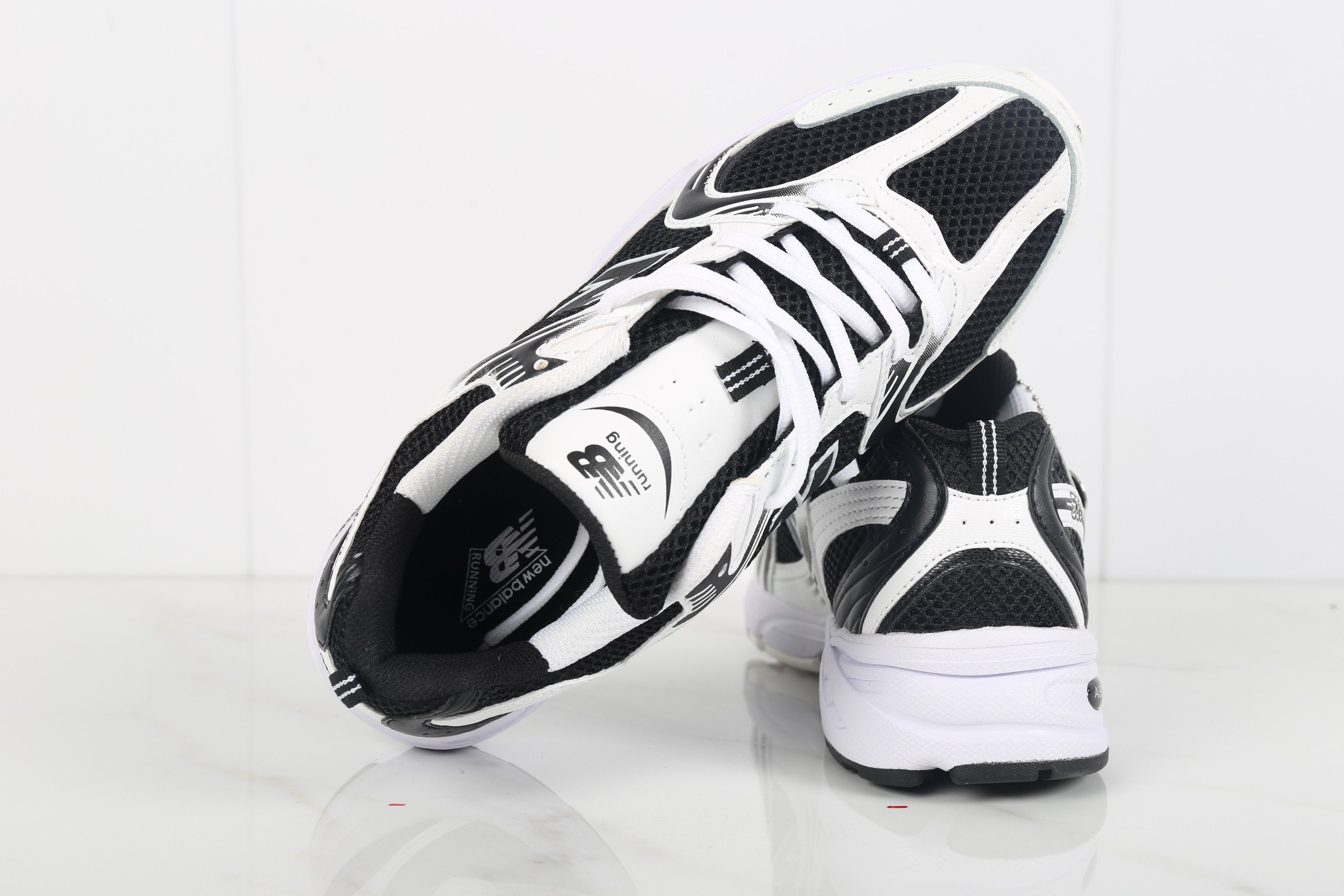 New Balance MR530 Retro Dad Sneakers Black/White