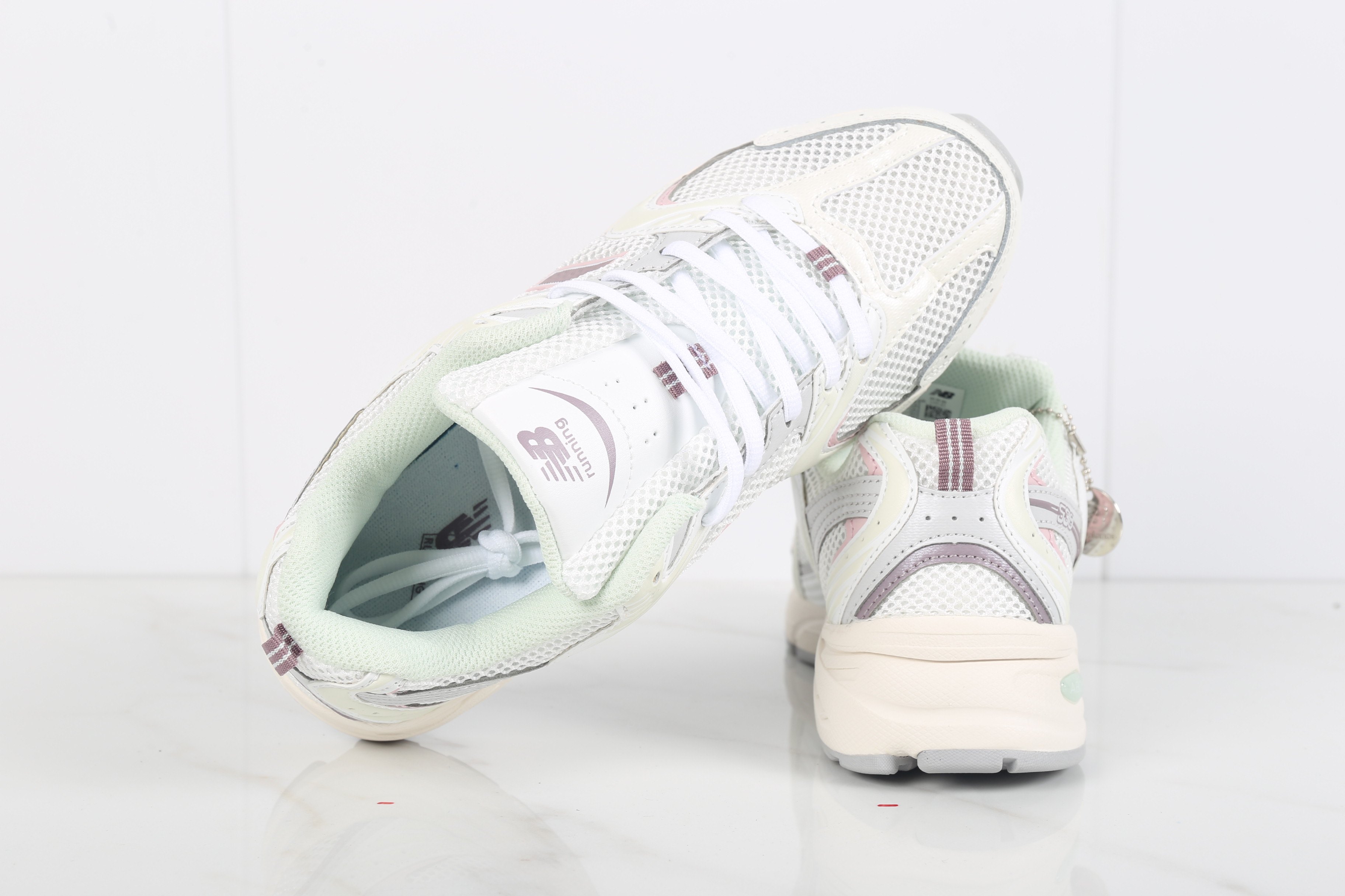 New Balance MR530 Retro Sneakers White/Pink