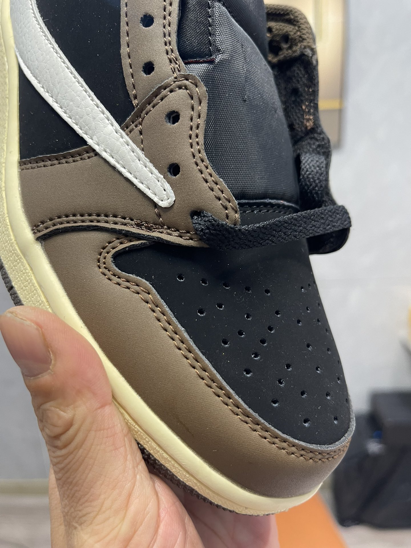 Jordan 1 Low Reverse Mocha Brown