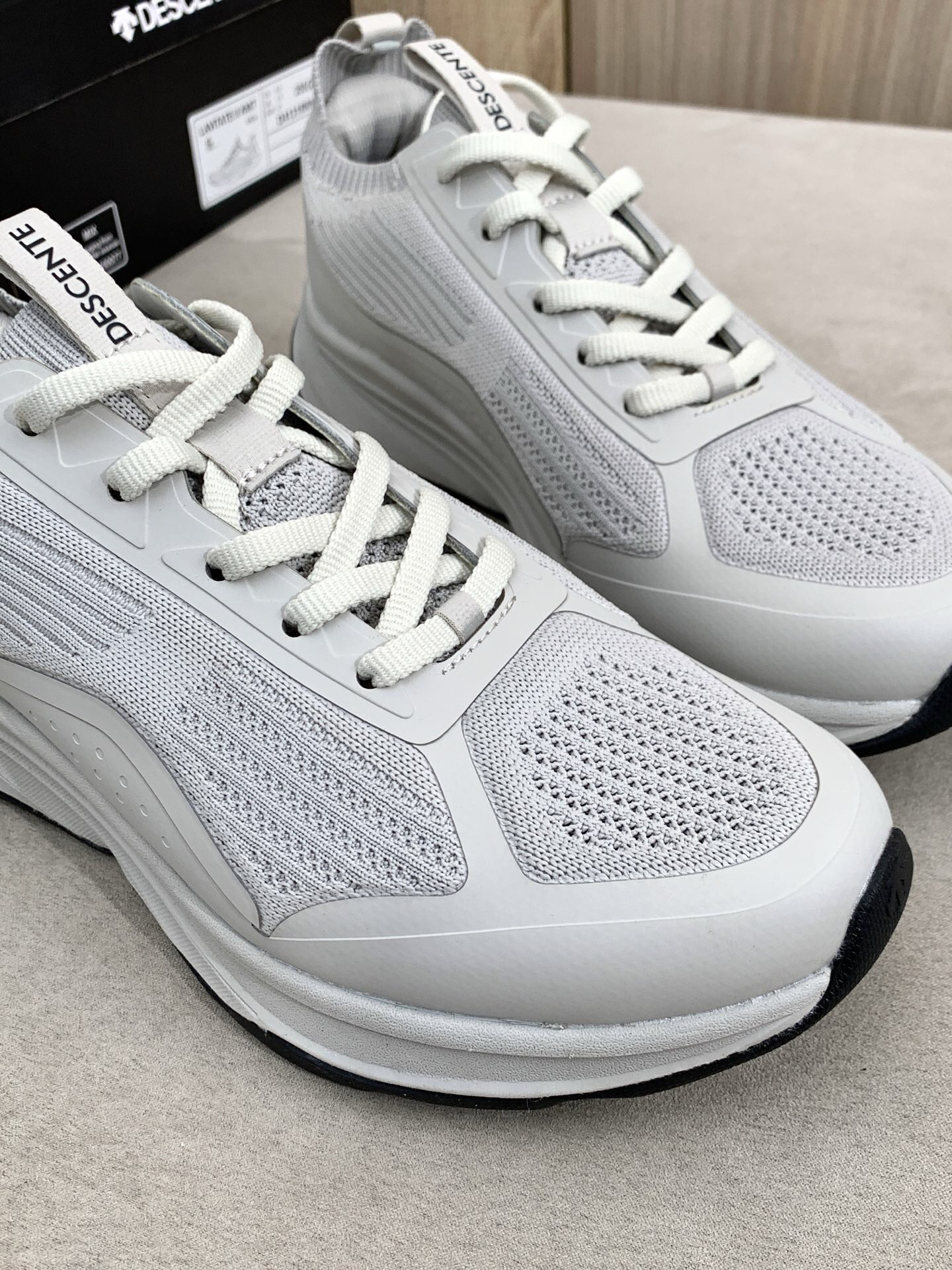 Descente Lavitate II Knit Running Shoes Grey