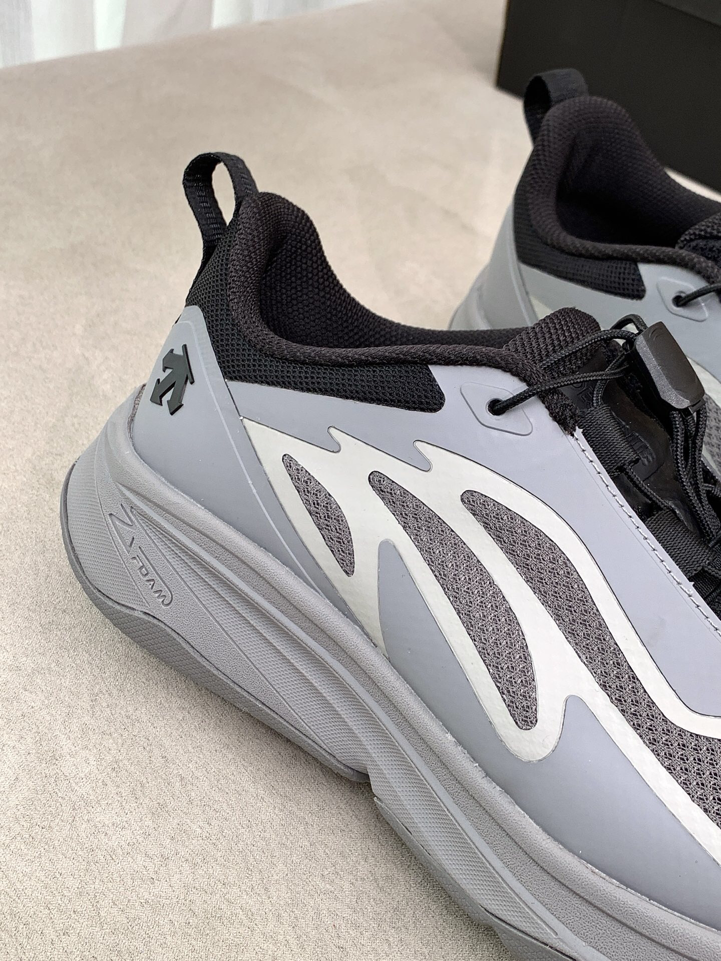 Descente LAVITATE Cushion Run Shoes Grey