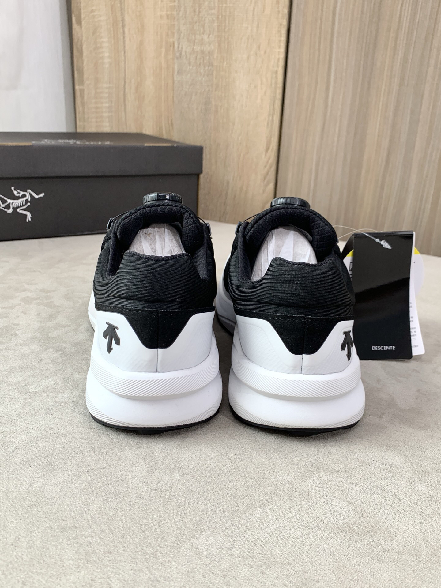 Descente Dualis G BOA Trail Runners Black/White