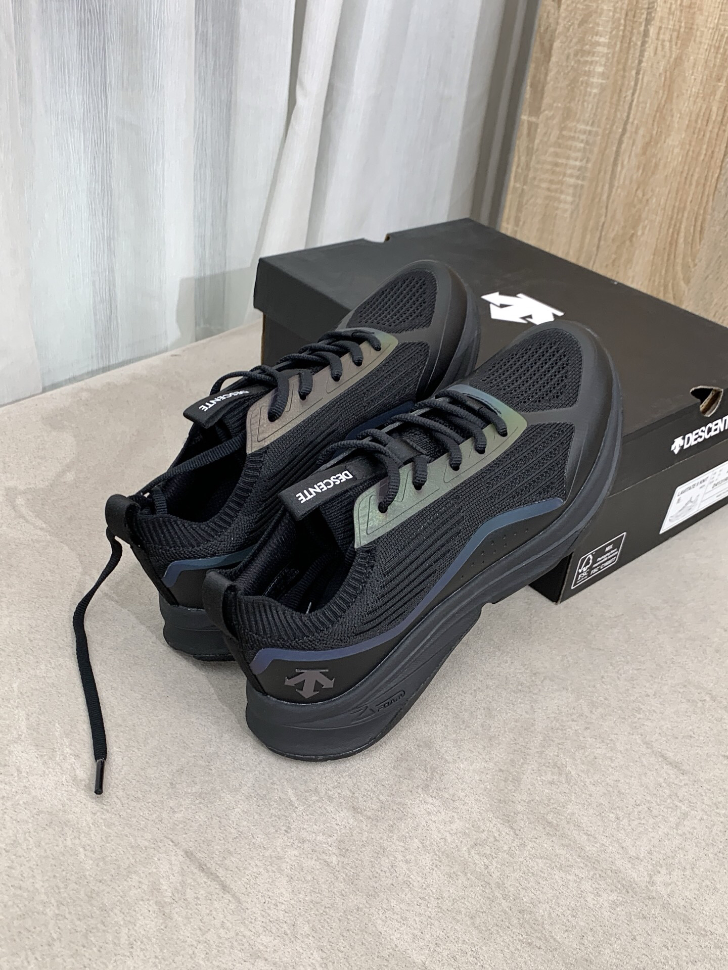Descente Lavitate II Knit Sneakers Black