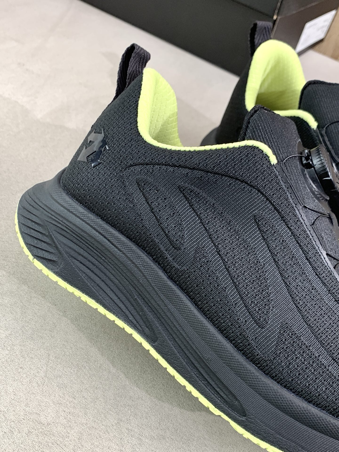 Descente BOA Training Sneakers Black/Neon