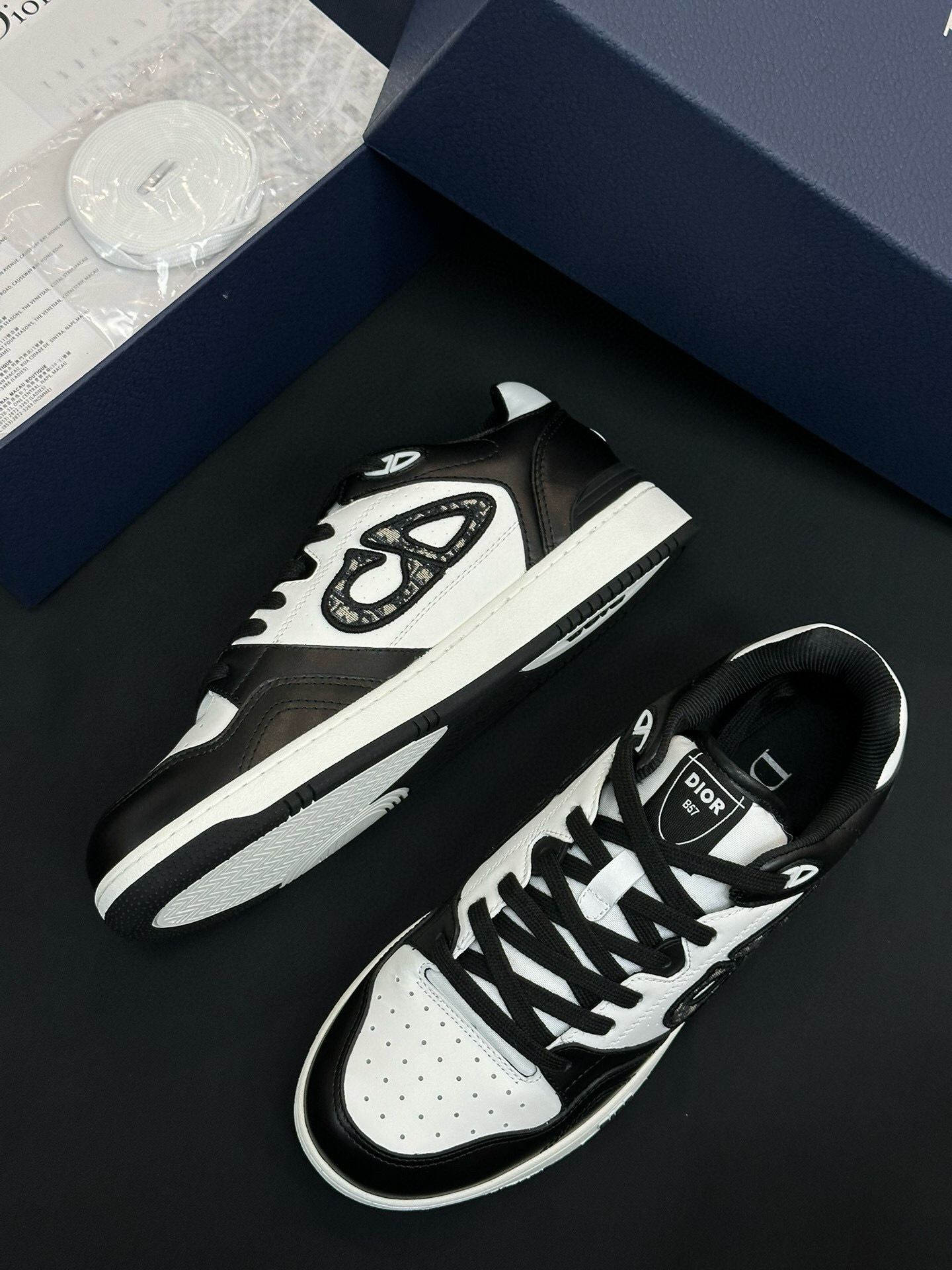 Dior B57 Low-Top Sneakers Black/White