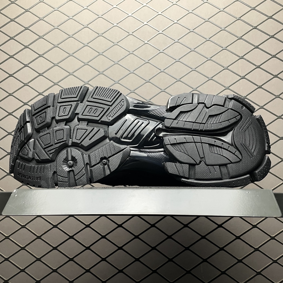 Balenciaga Runner Distressed Dad Sneakers Black
