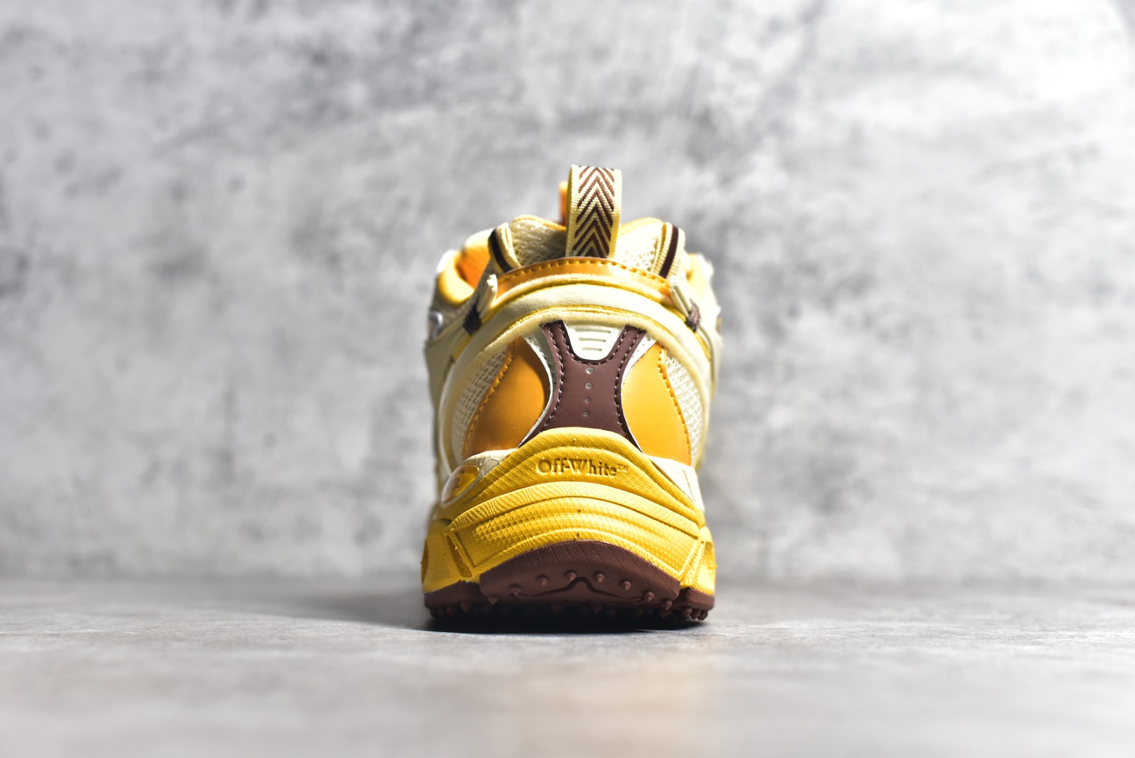 Off-White Retro Low Sneakers Yellow