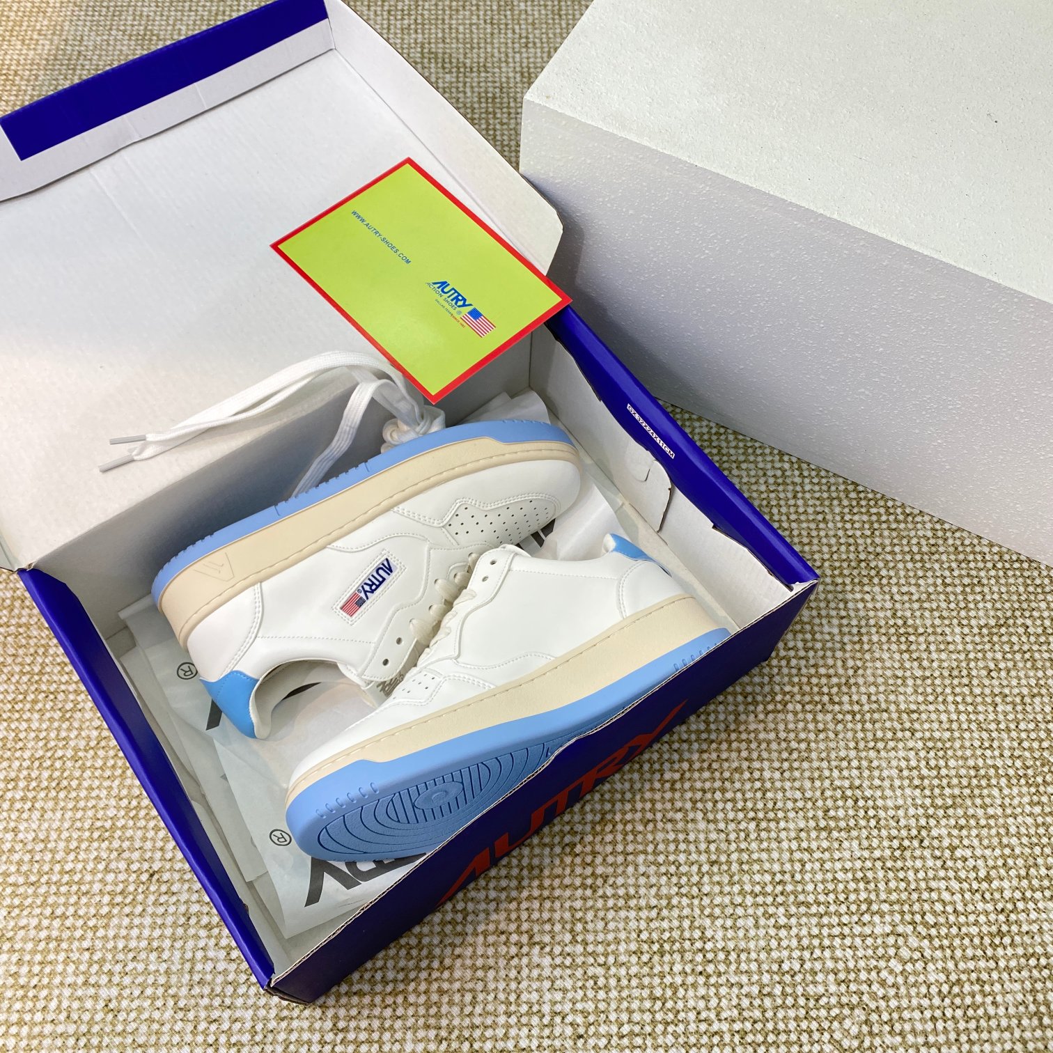 Autry Medalist Leather Sneakers White/Blue