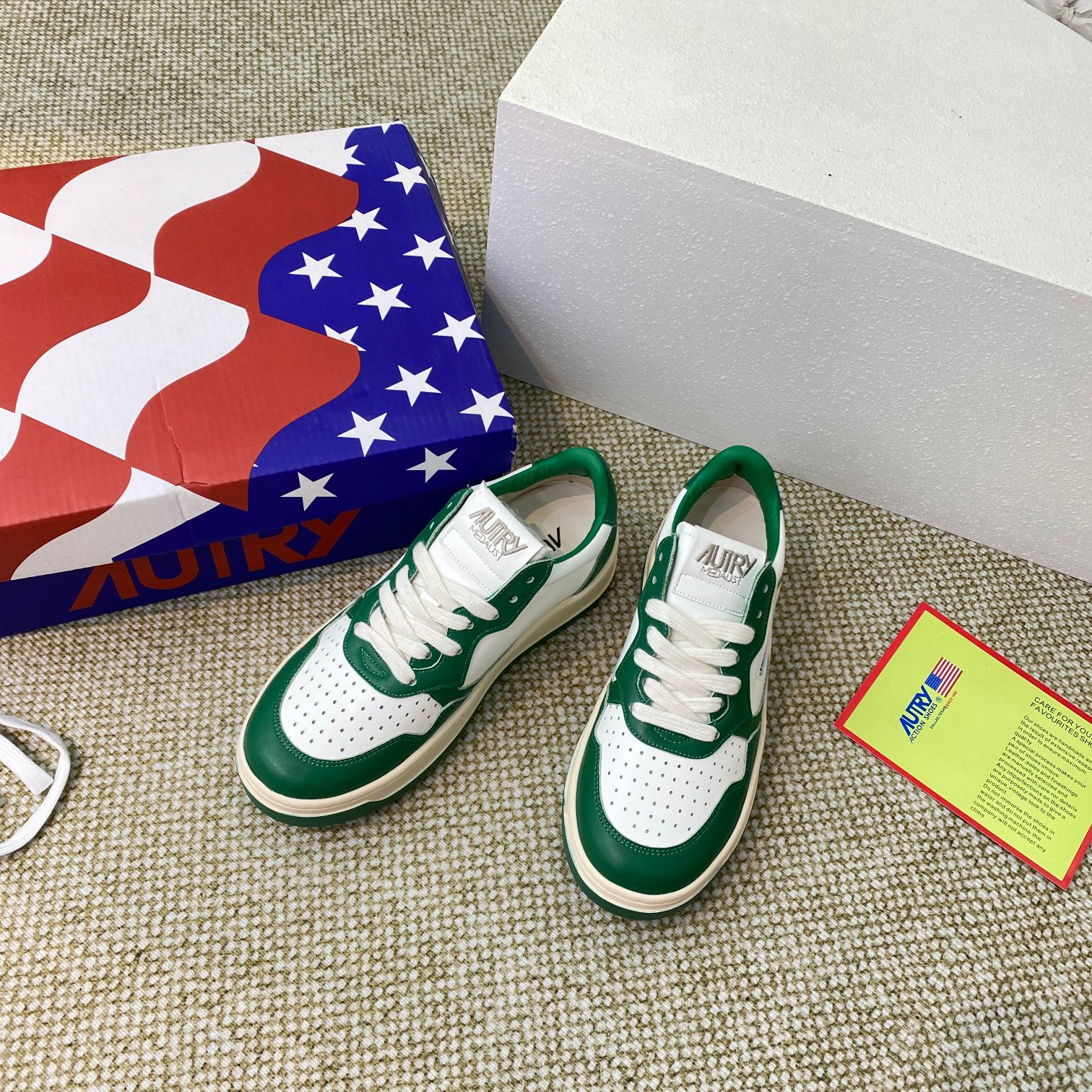 Autry Medalist Leather Sneakers Green/White