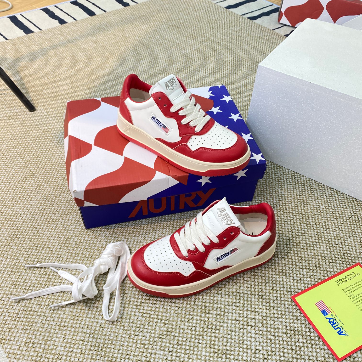 Autry Medalist Low Sneakers Red