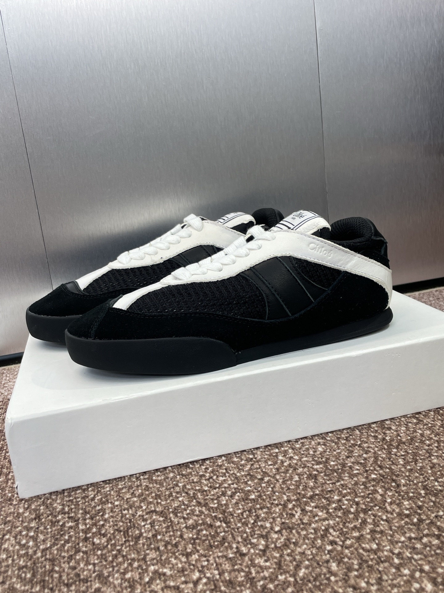 Chloe Low-Top Runner Sneakers Black/White