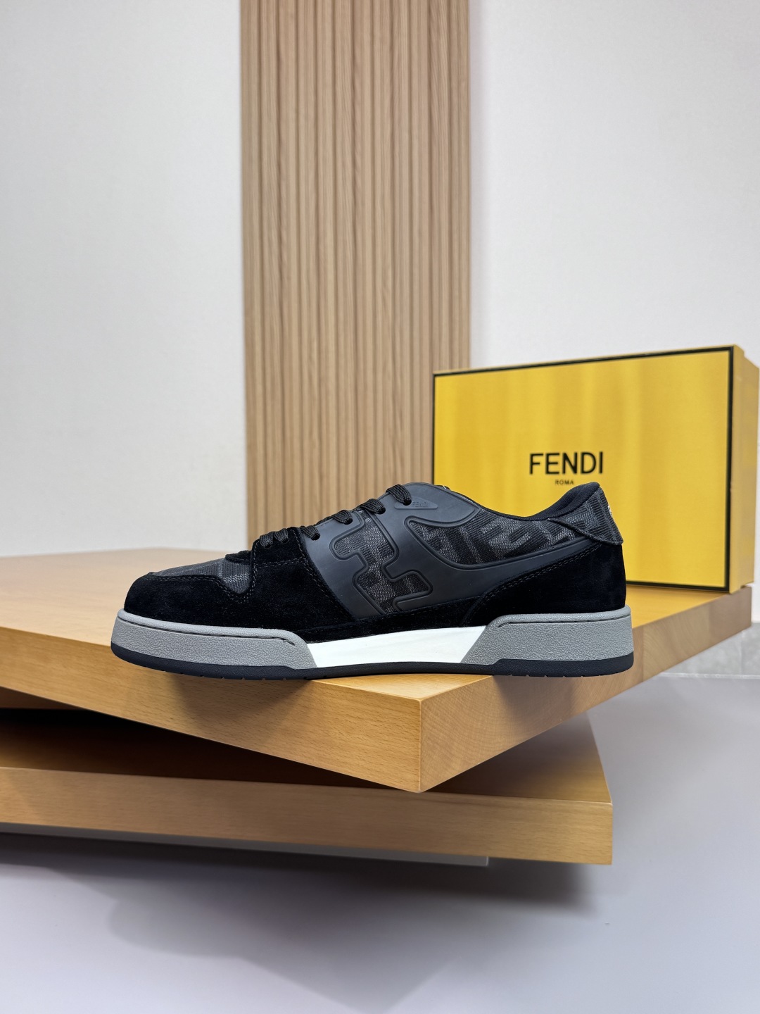 Fendi FF Logo Low-Top Sneakers Black