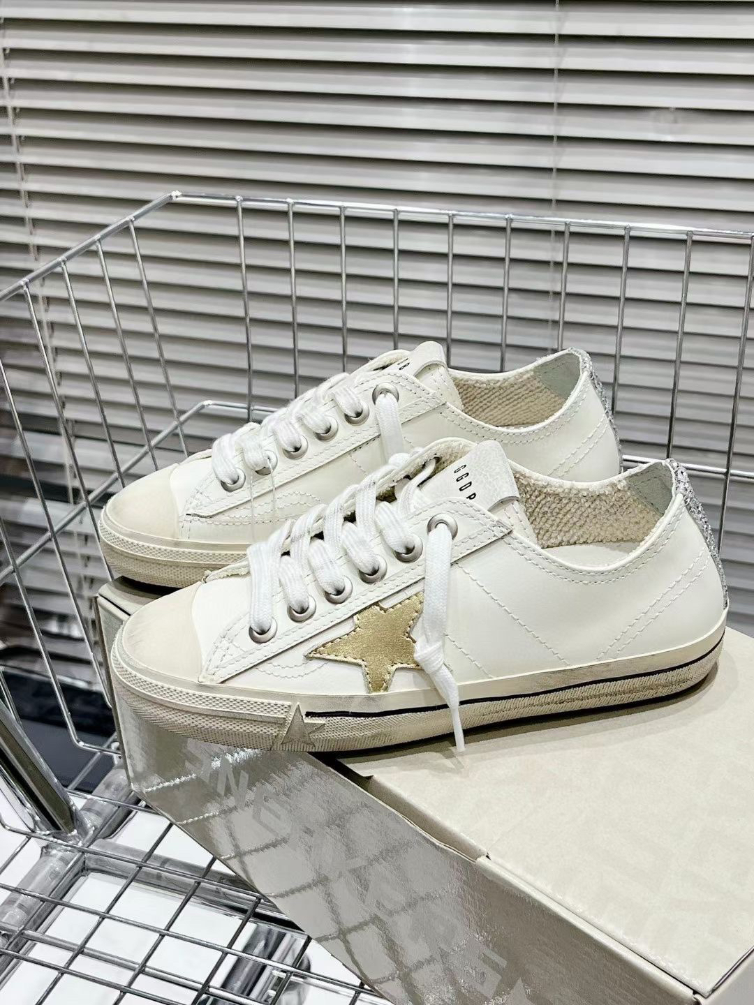Golden Goose VSTAR2 Sneakers White/Gold