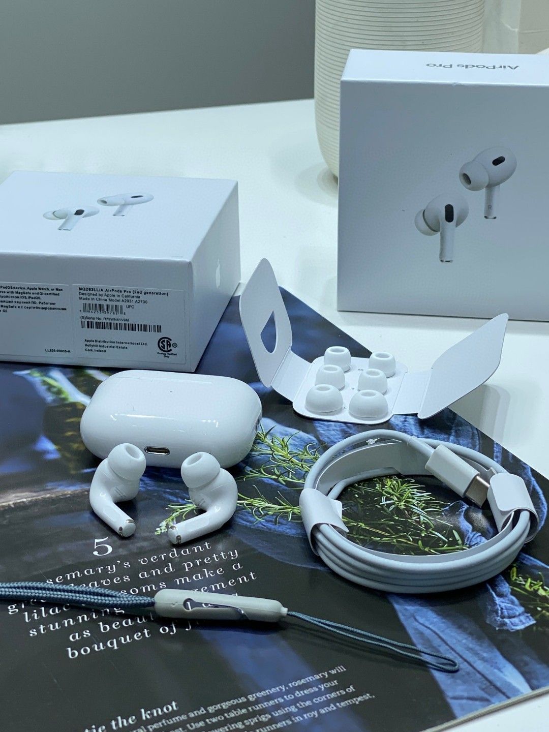Apple AirPods Pro Wireless Earbuds White