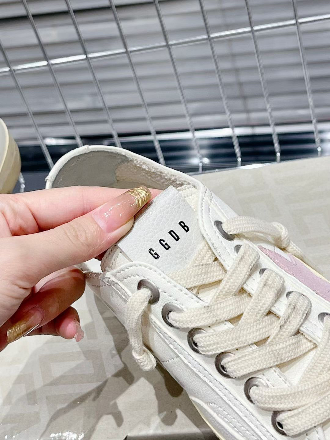 Golden Goose V-Star 2 Low Sneakers White Pink