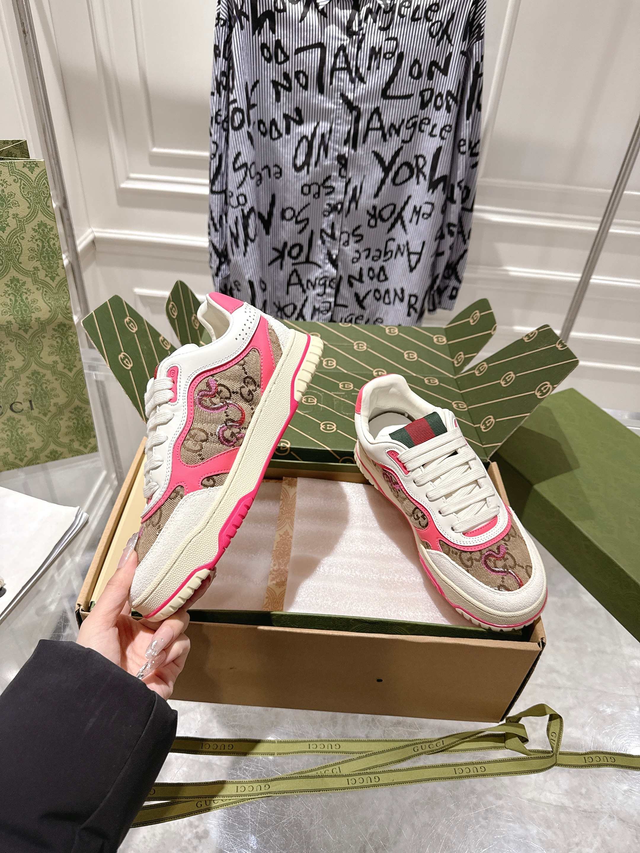 Gucci Retro GG Sneakers Pink