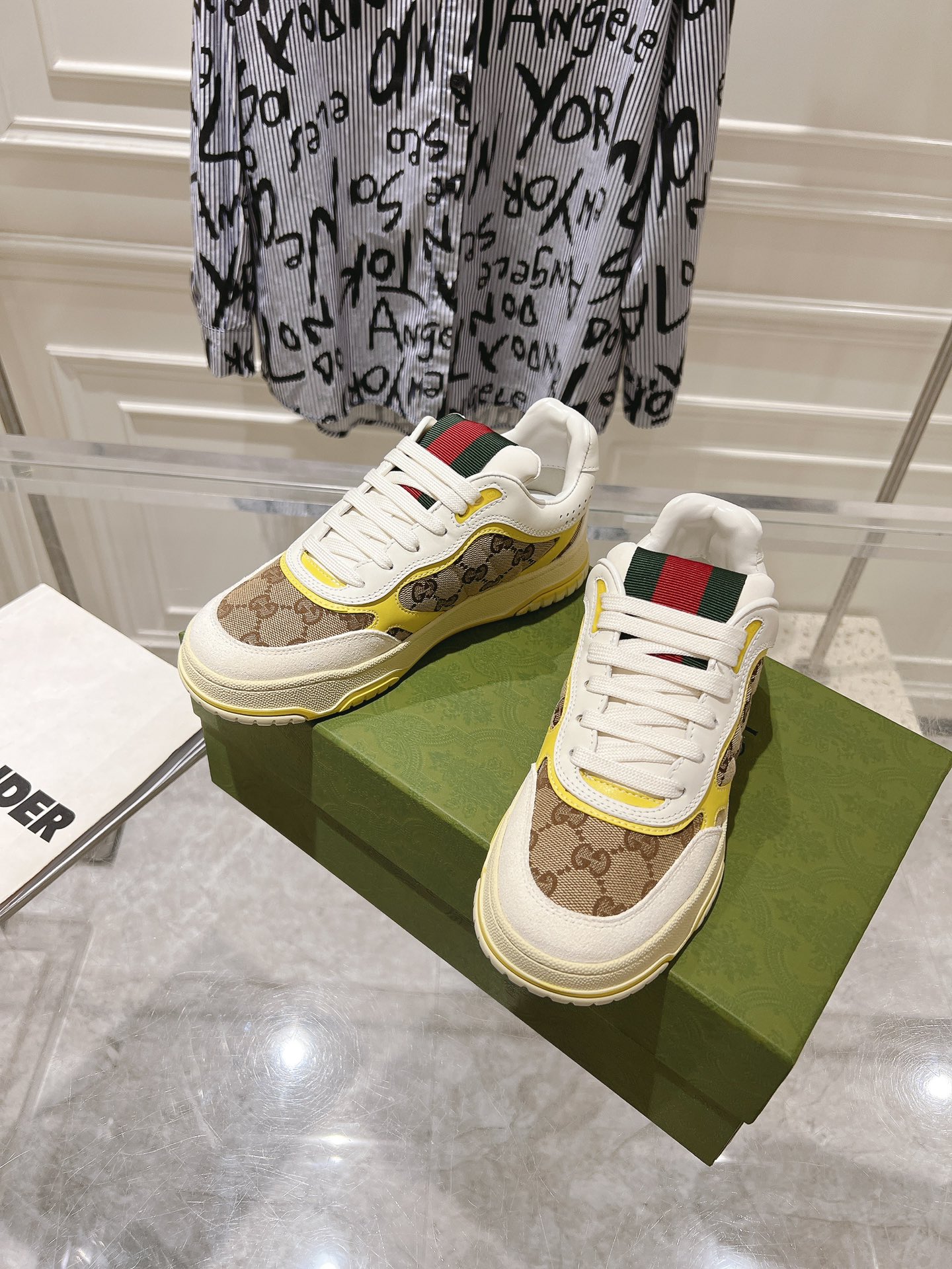 Gucci Retro Distressed Low-Top Sneakers Multi-Color