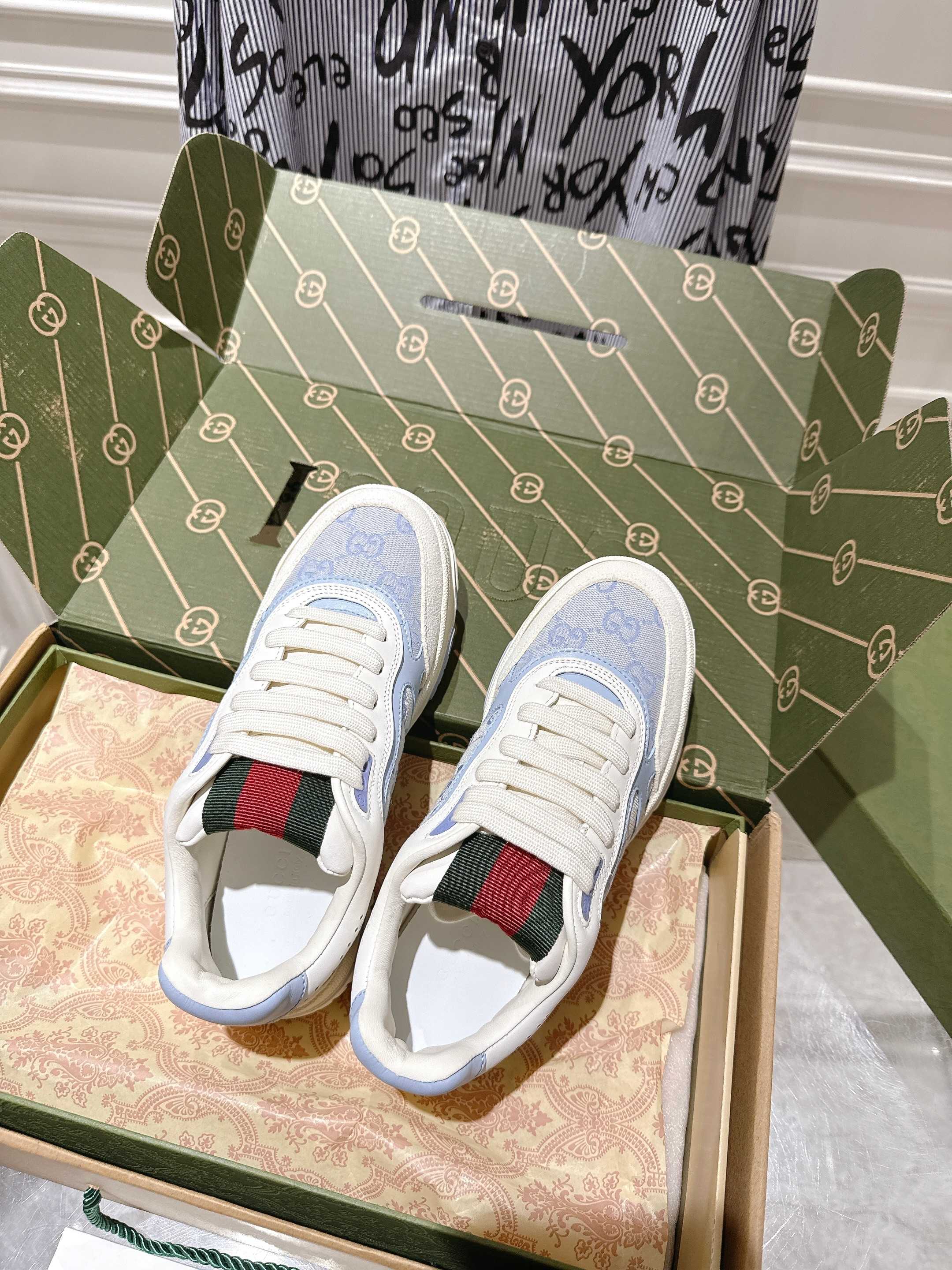 Gucci Retro Low-Top Sneakers Blue/White