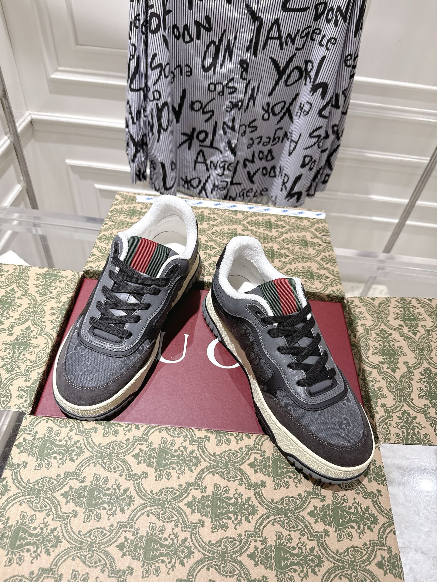 Gucci Vintage Distressed Low-Top Sneakers Grey
