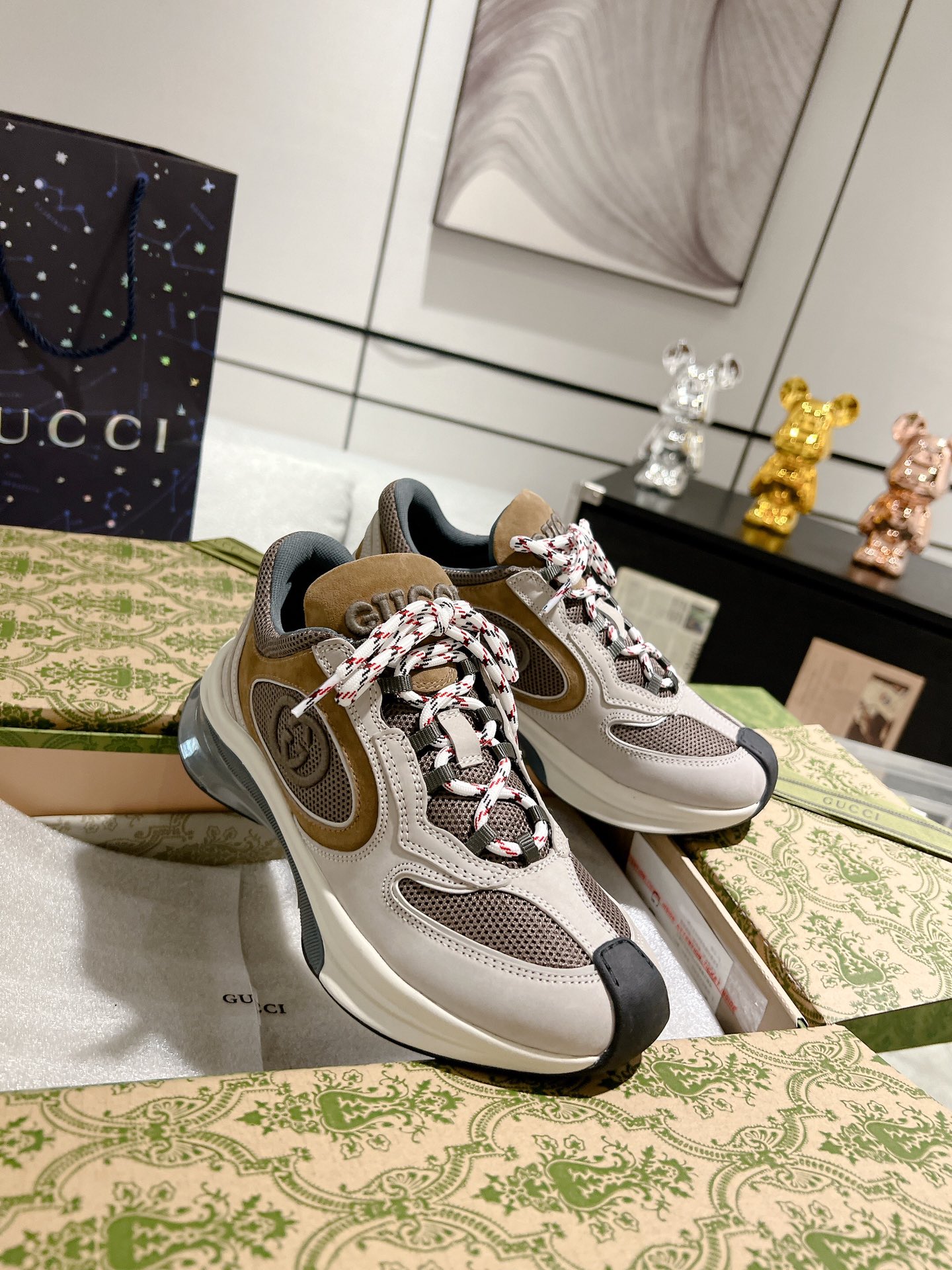 Gucci Run Chunky Sneakers Beige