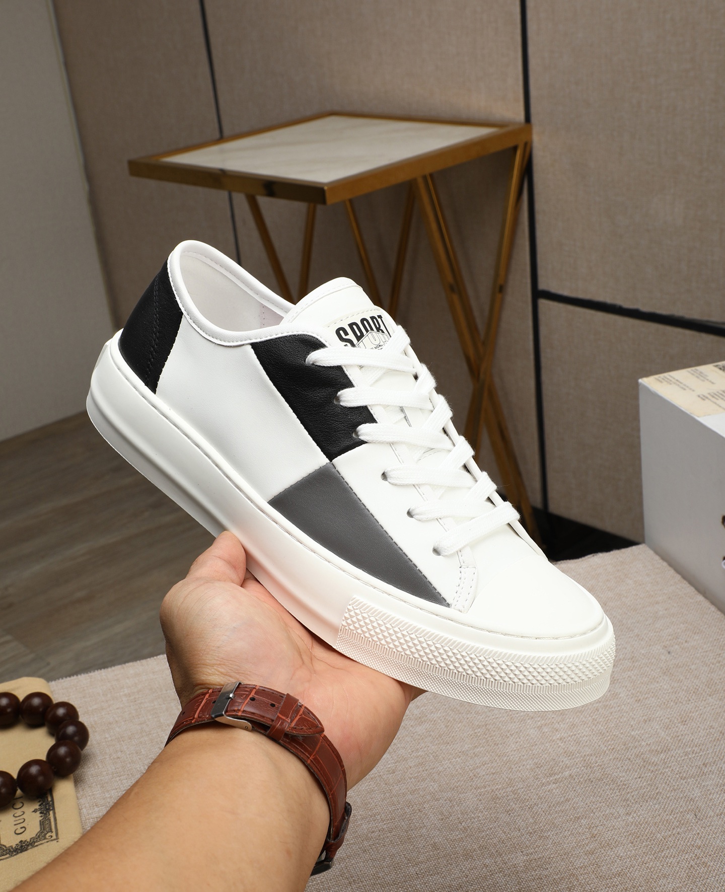 Gucci Leather Low-Top Sneakers Black/White